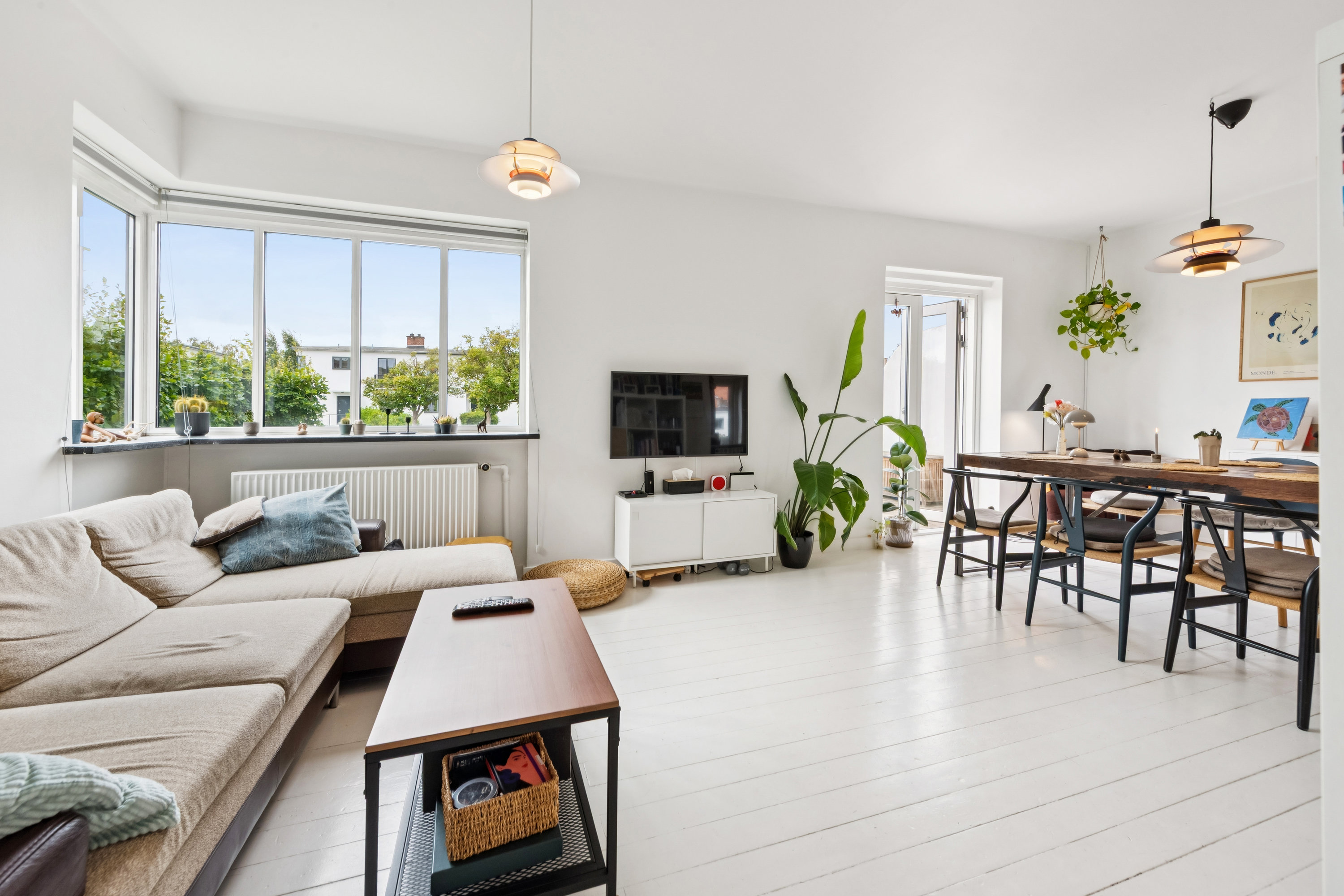 Fremhævet stue billede i fuldskærmstilstand. Billede af Christian X's Alle 82, 2800 Kongens Lyngby