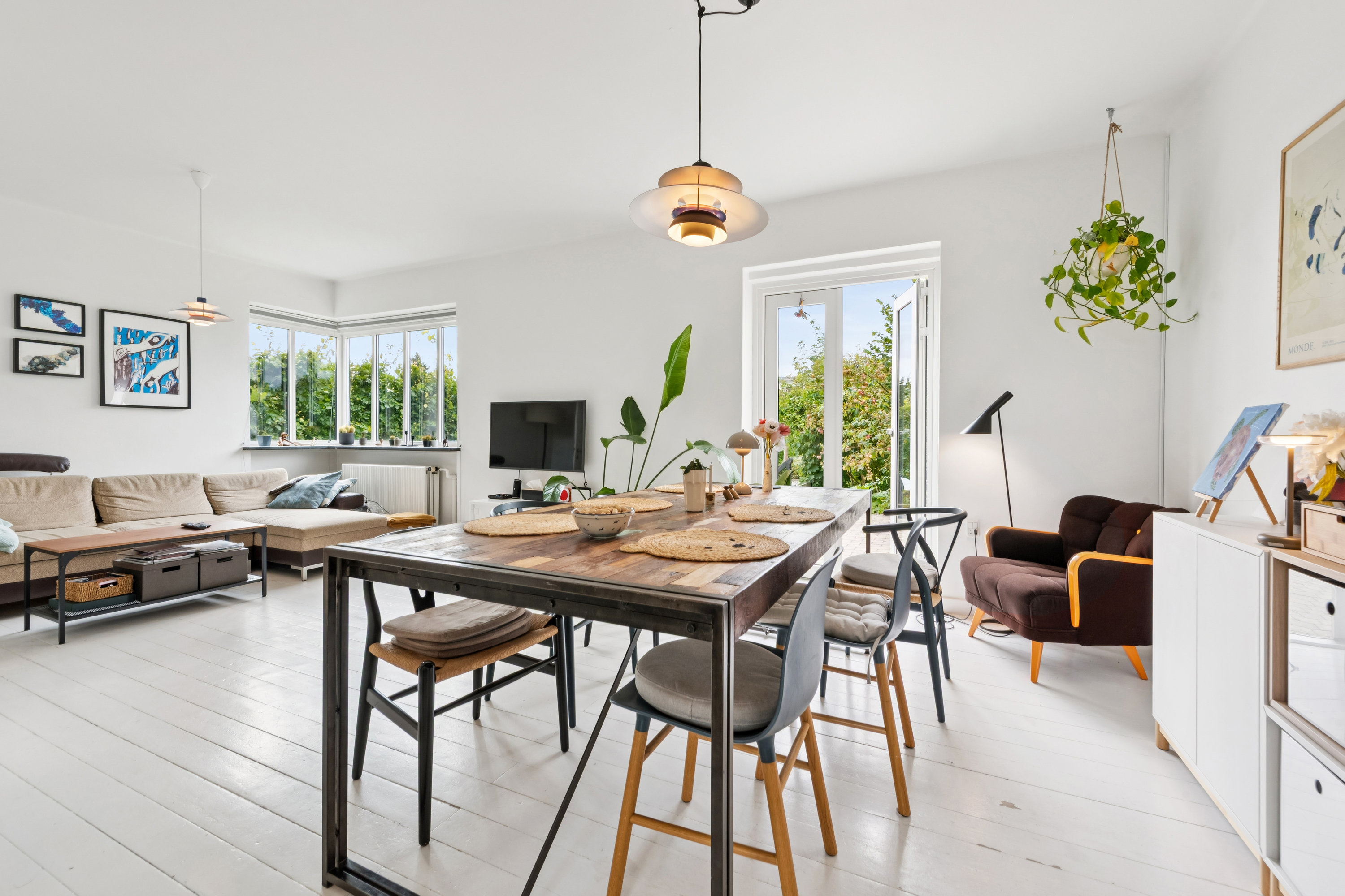 Fremhævet spisestue billede i fuldskærmstilstand. Billede af Christian X's Alle 82, 2800 Kongens Lyngby