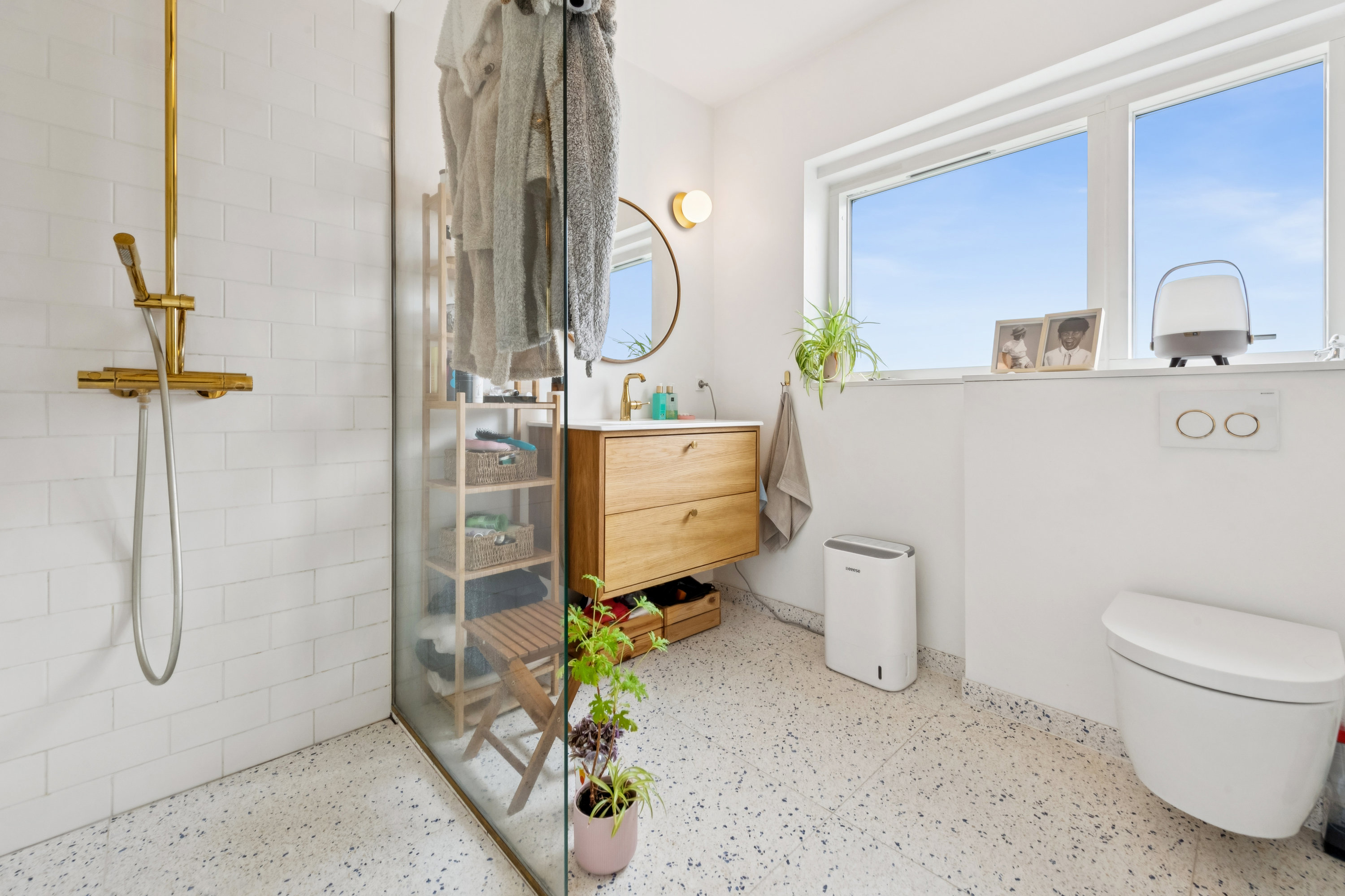 Fremhævet badeværelse billede i fuldskærmstilstand. Billede af Christian X's Alle 82, 2800 Kongens Lyngby