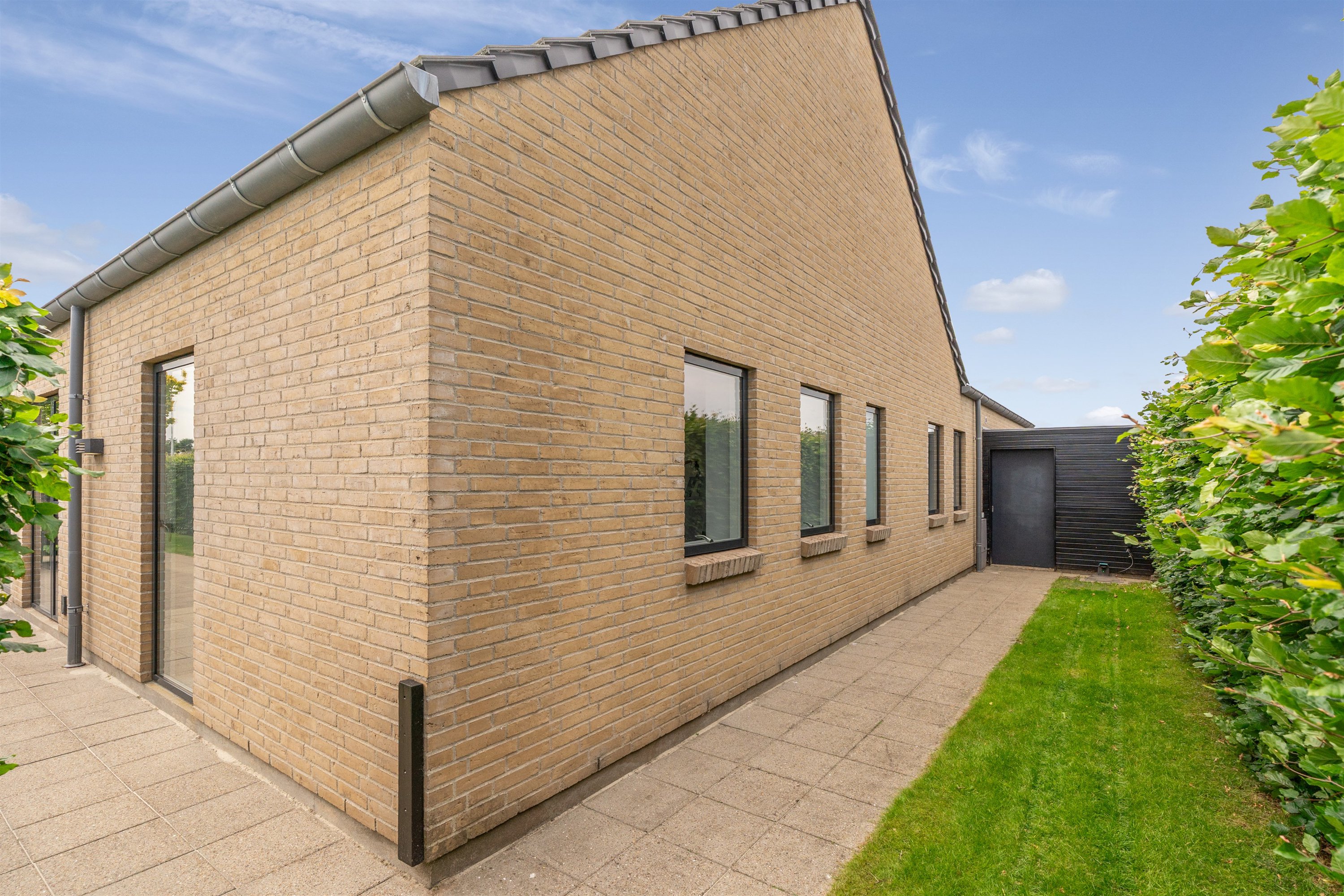 Fremhævet ejendommen billede i fuldskærmstilstand. Billede af Lillevang 95, 7190 Billund