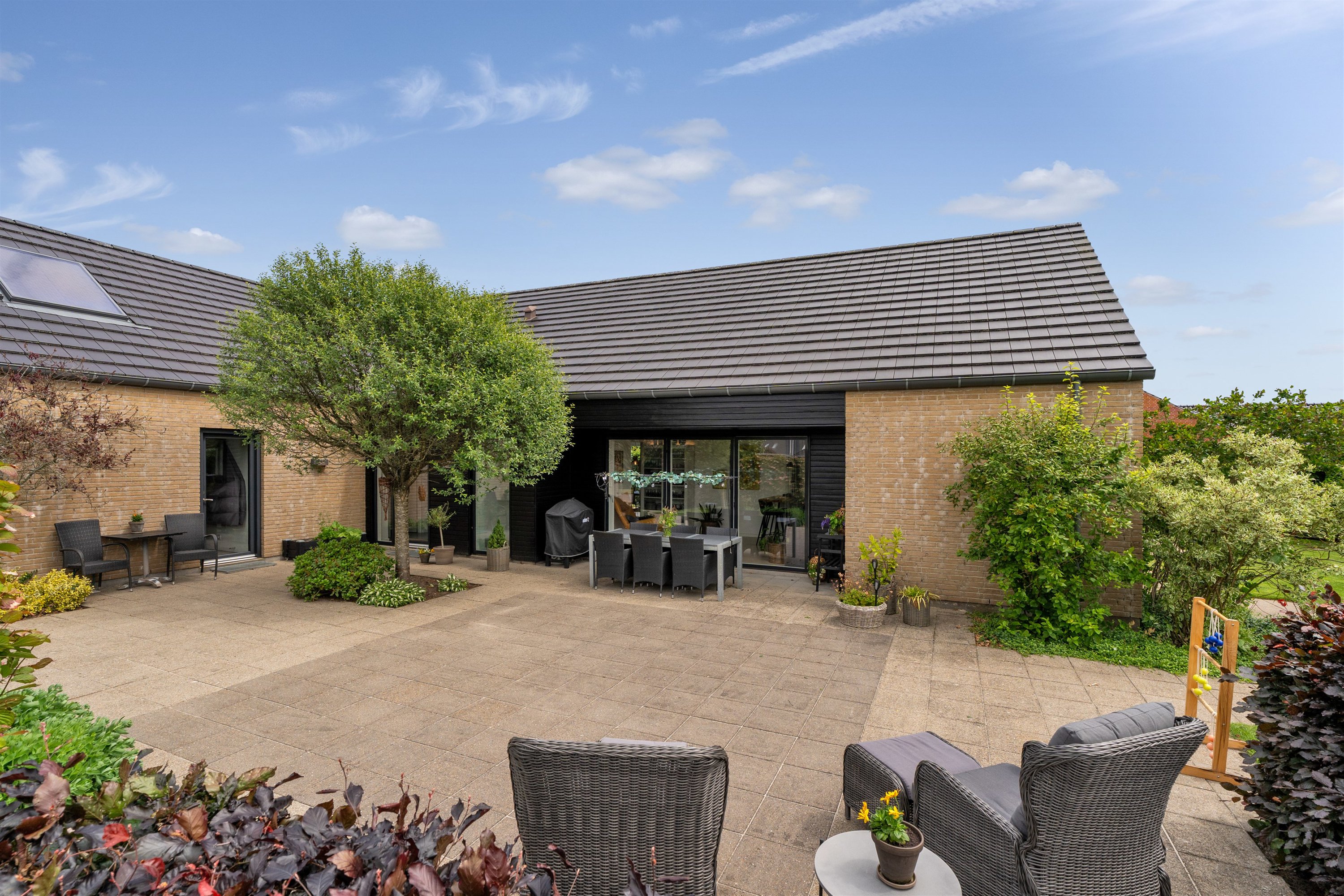 Fremhævet ejendommen billede i fuldskærmstilstand. Billede af Lillevang 95, 7190 Billund