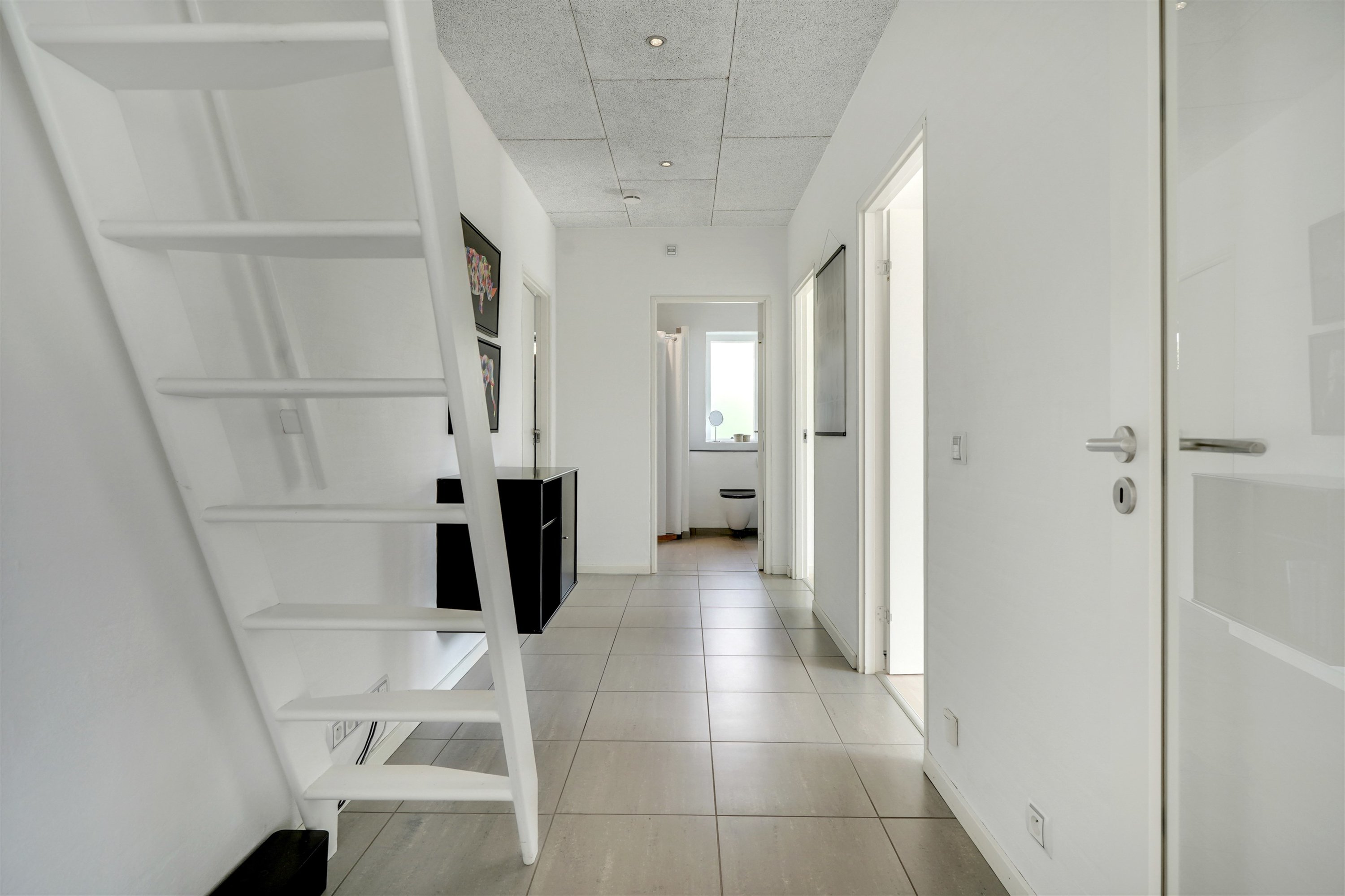 Fremhævet gang billede i fuldskærmstilstand. Billede af Lillevang 95, 7190 Billund