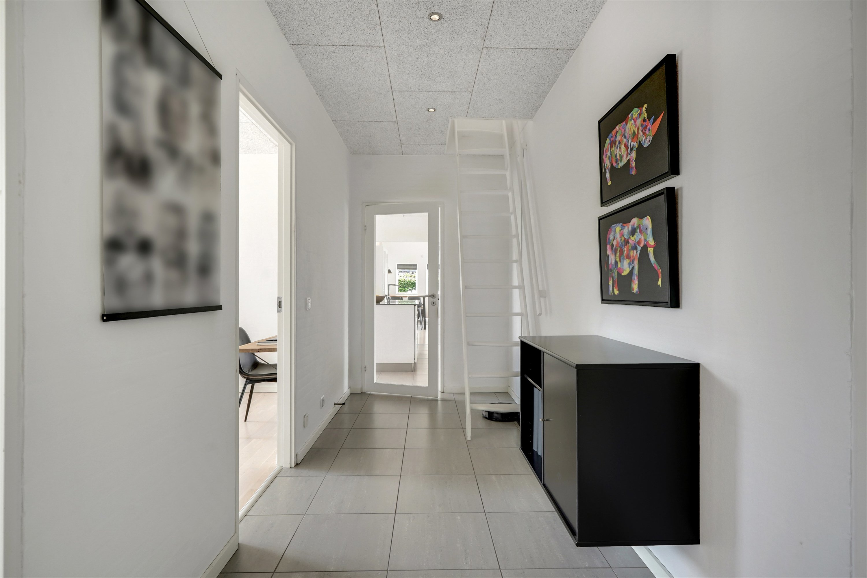 Fremhævet gang billede i fuldskærmstilstand. Billede af Lillevang 95, 7190 Billund