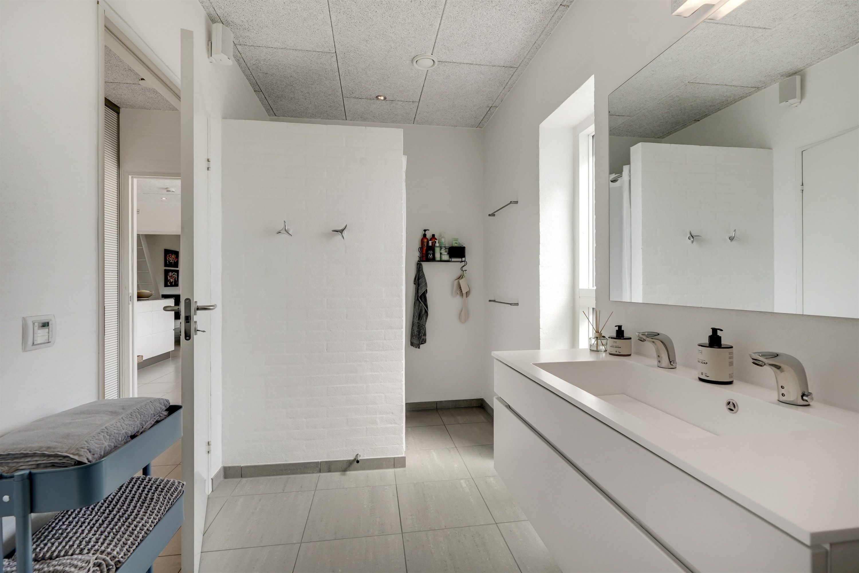 Fremhævet badeværelse billede i fuldskærmstilstand. Billede af Lillevang 95, 7190 Billund