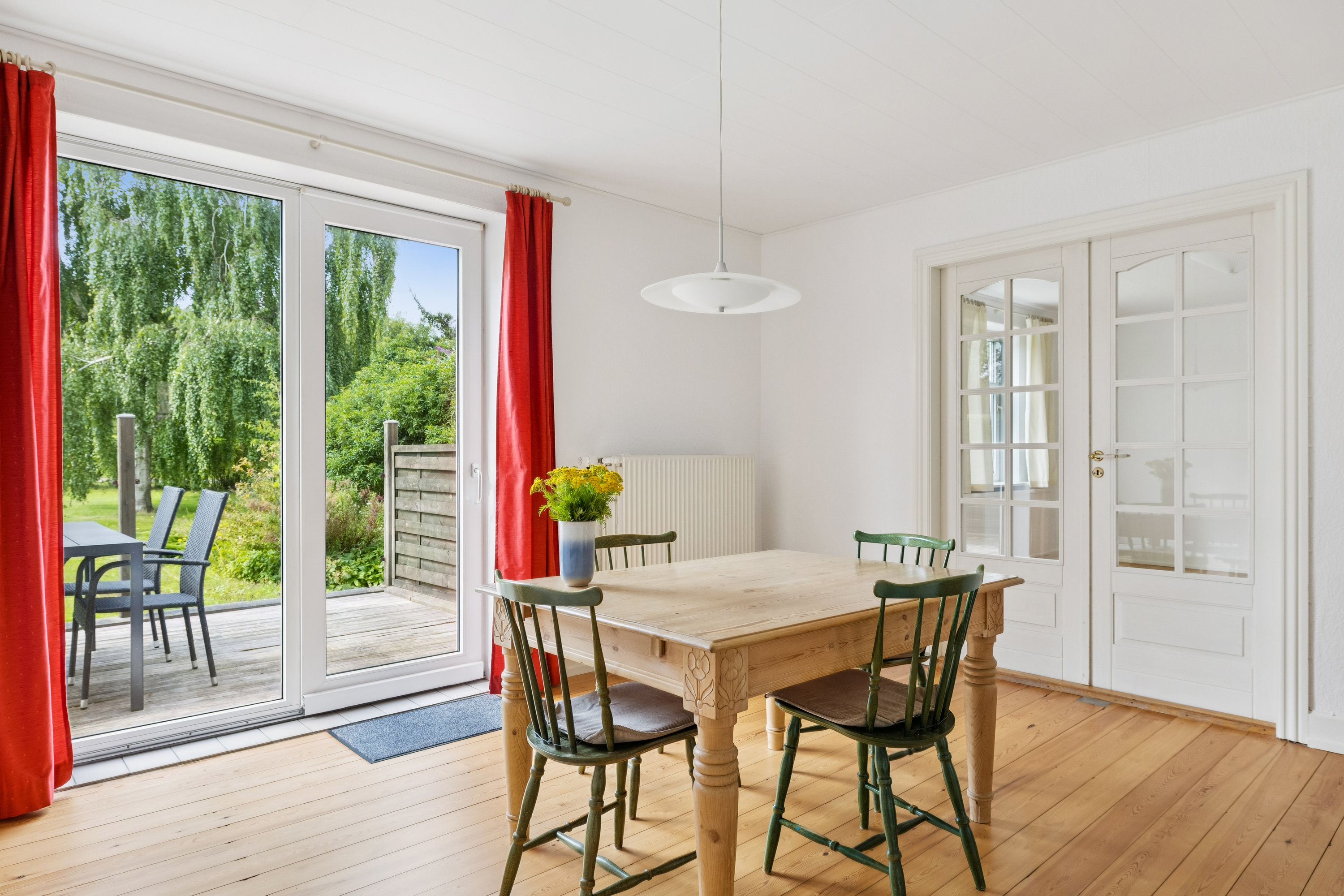 Fremhævet stue billede i fuldskærmstilstand. Billede af Lebymarksvej 12, 5985 Søby Ærø