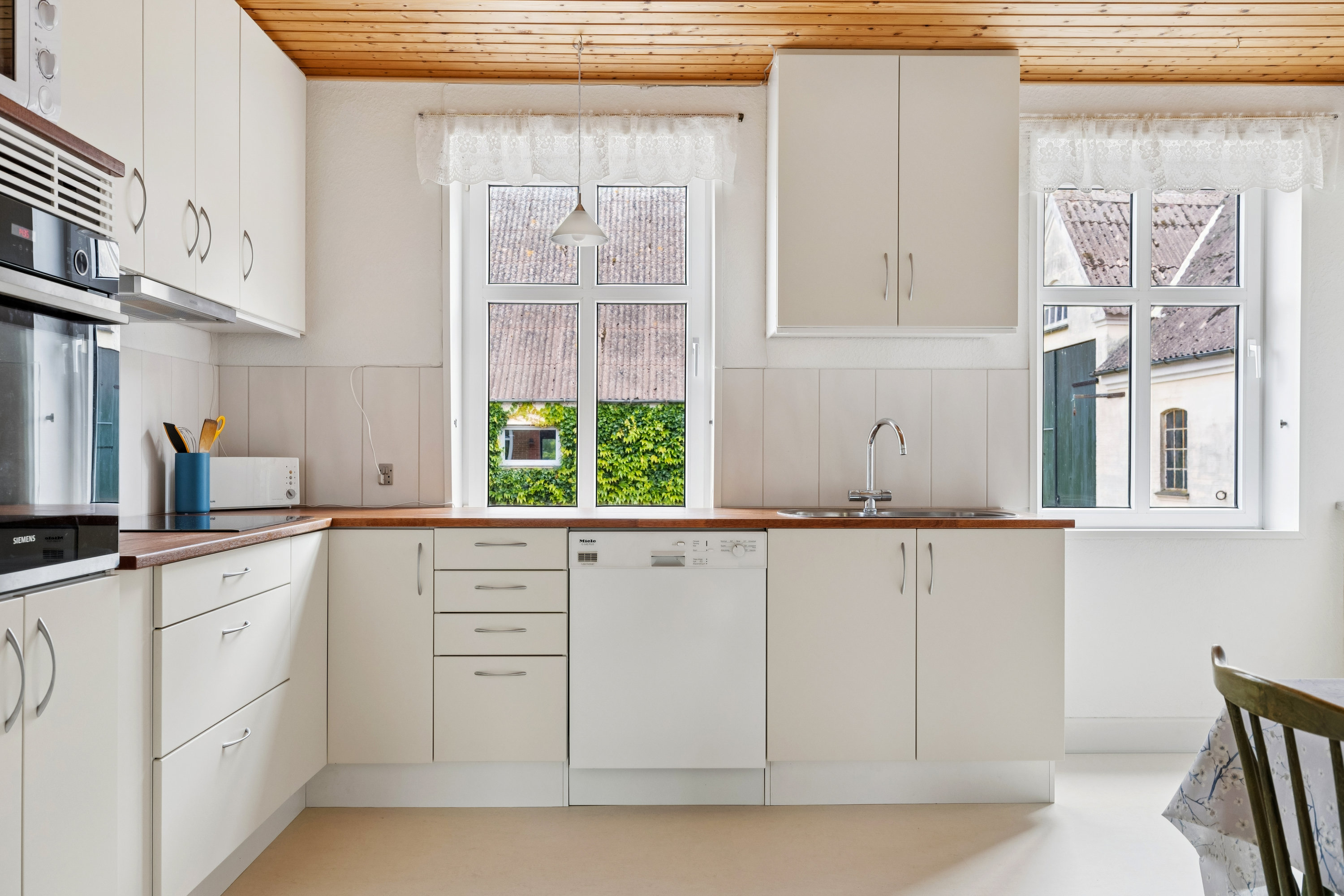 Fremhævet køkken billede i fuldskærmstilstand. Billede af Lebymarksvej 12, 5985 Søby Ærø