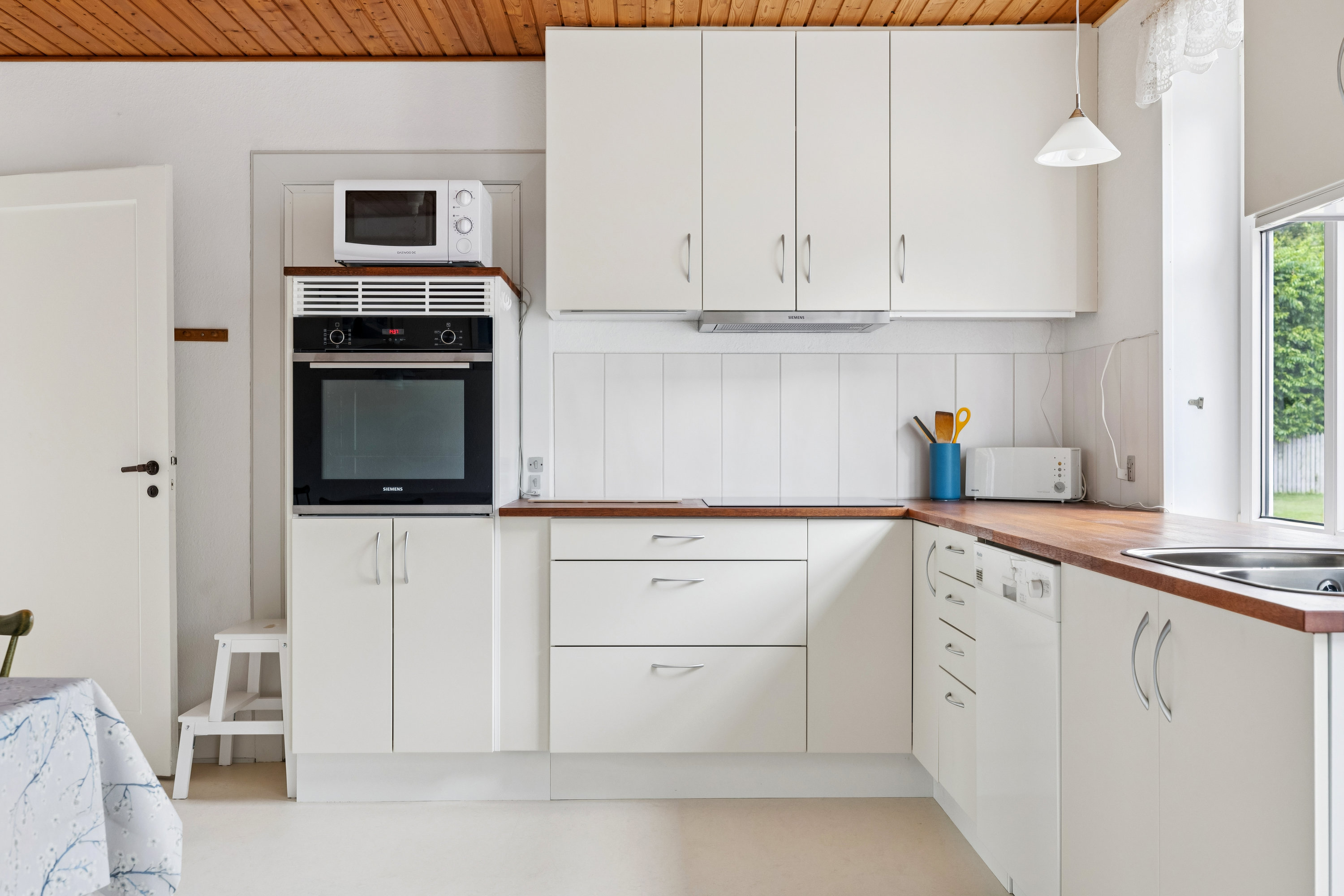 Fremhævet køkken billede i fuldskærmstilstand. Billede af Lebymarksvej 12, 5985 Søby Ærø