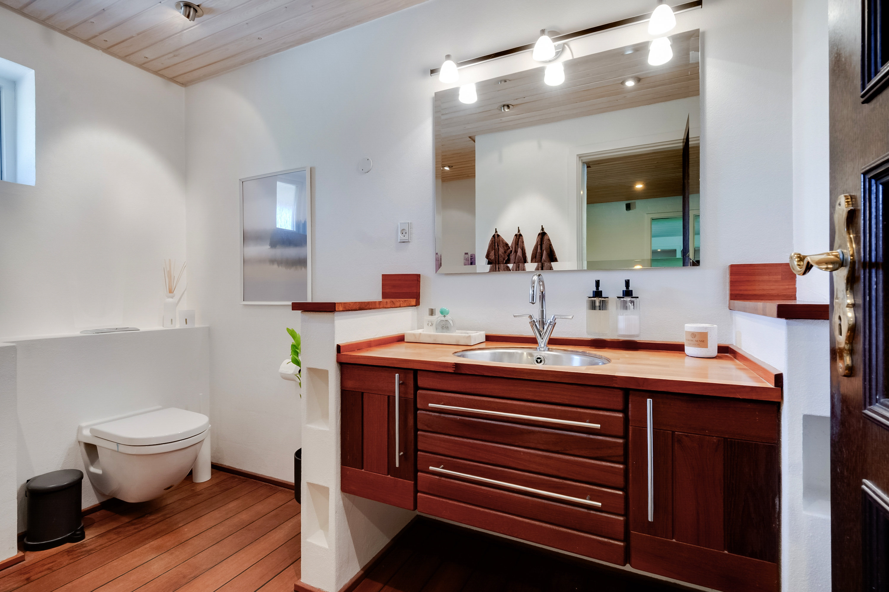 Fremhævet badeværelse billede i fuldskærmstilstand. Billede af Flintebjergvænget 7, Nr Broby, 5672 Broby