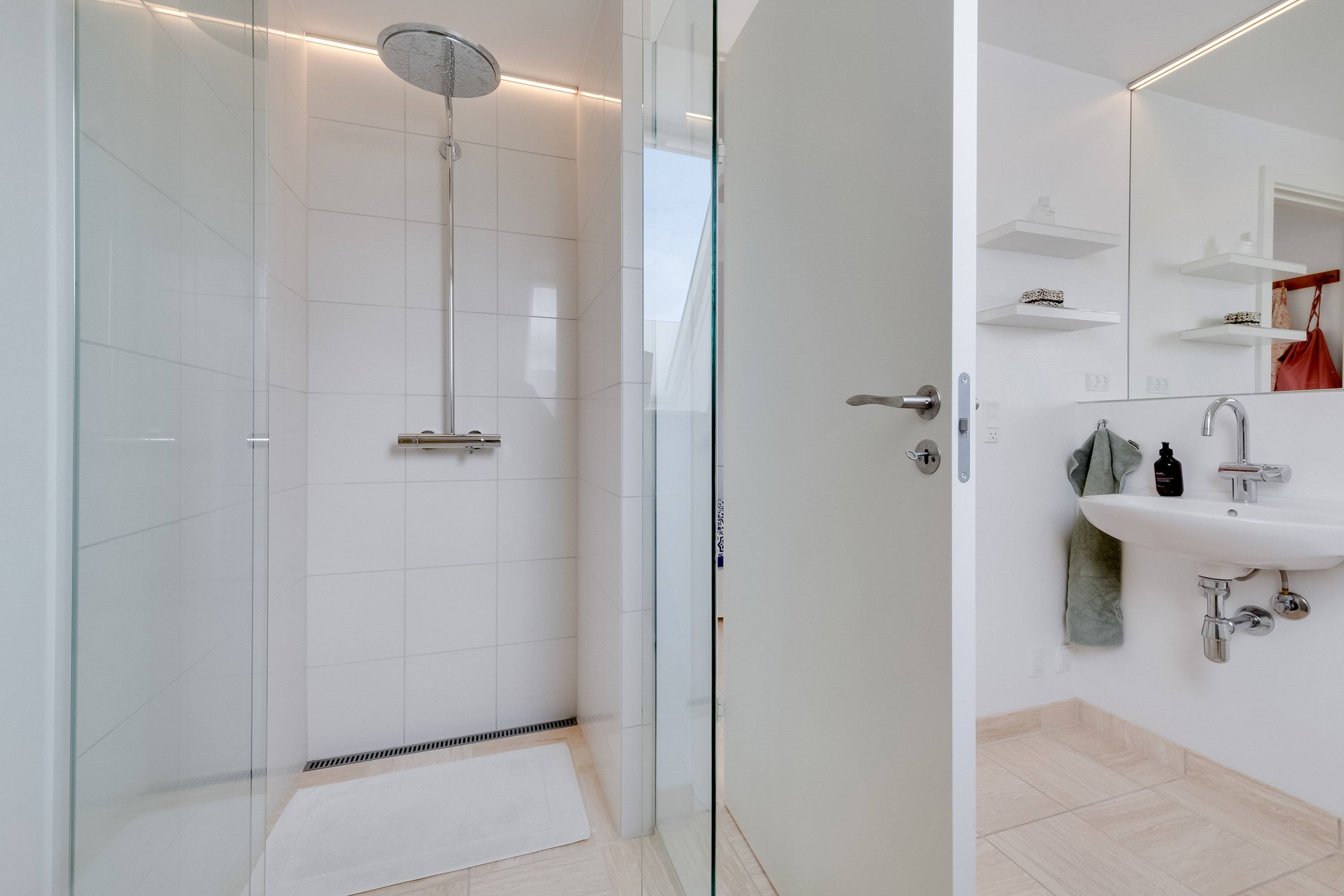 Fremhævet badeværelse billede i fuldskærmstilstand. Billede af Kløvervej 43, 5300 Kerteminde