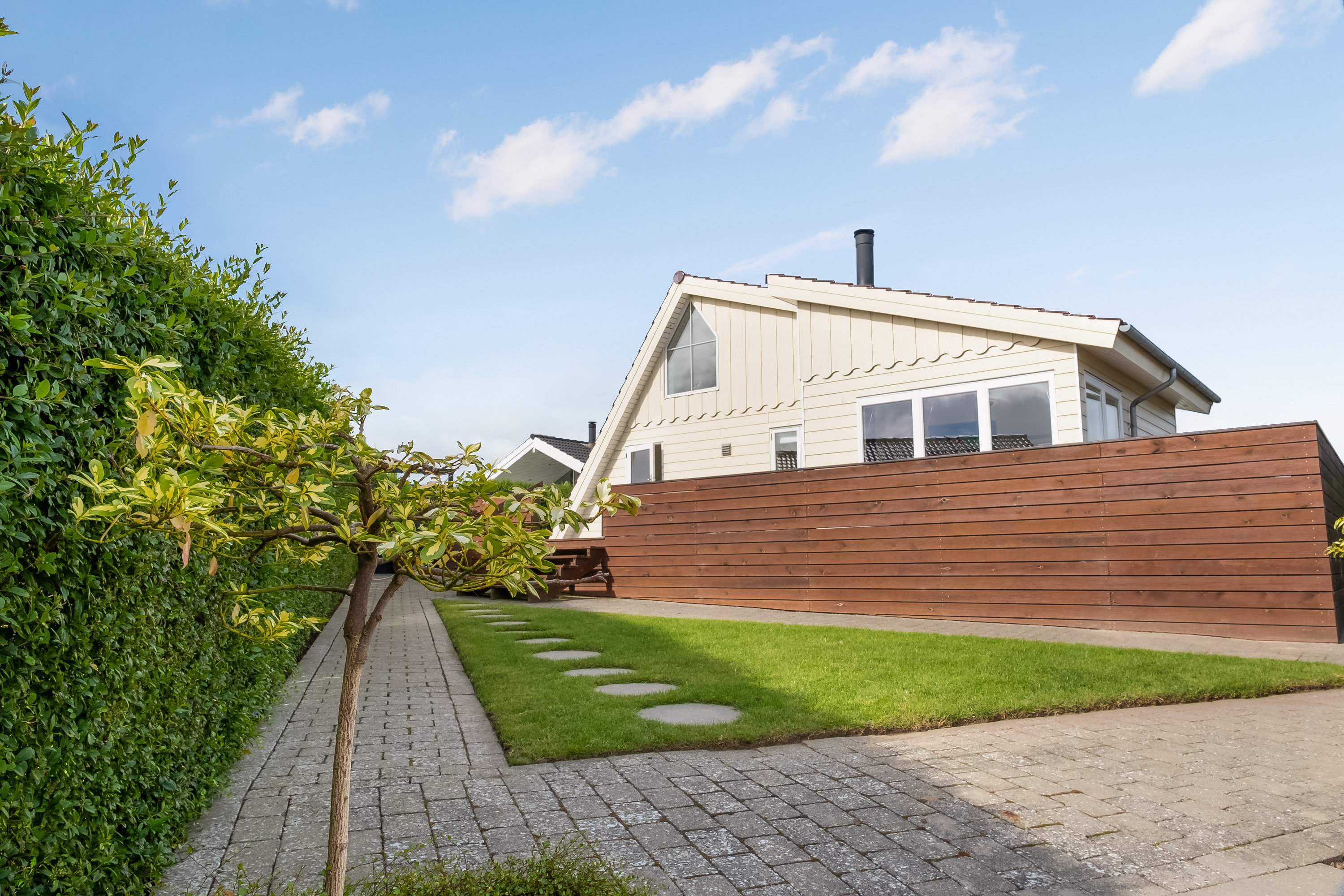 Fremhævet facade billede i fuldskærmstilstand. Billede af Kløvervej 43, 5300 Kerteminde