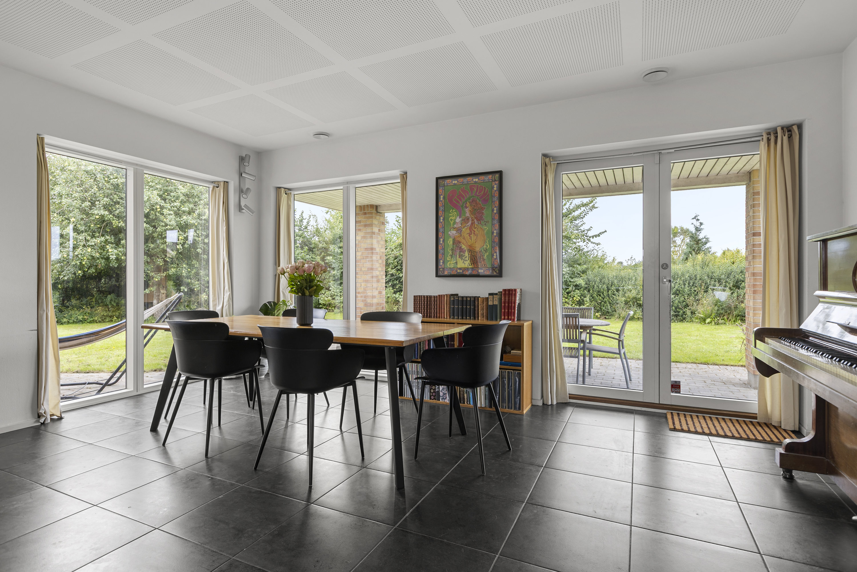 Fremhævet stue billede i fuldskærmstilstand. Billede af Kildevej 24, 4130 Viby Sjælland