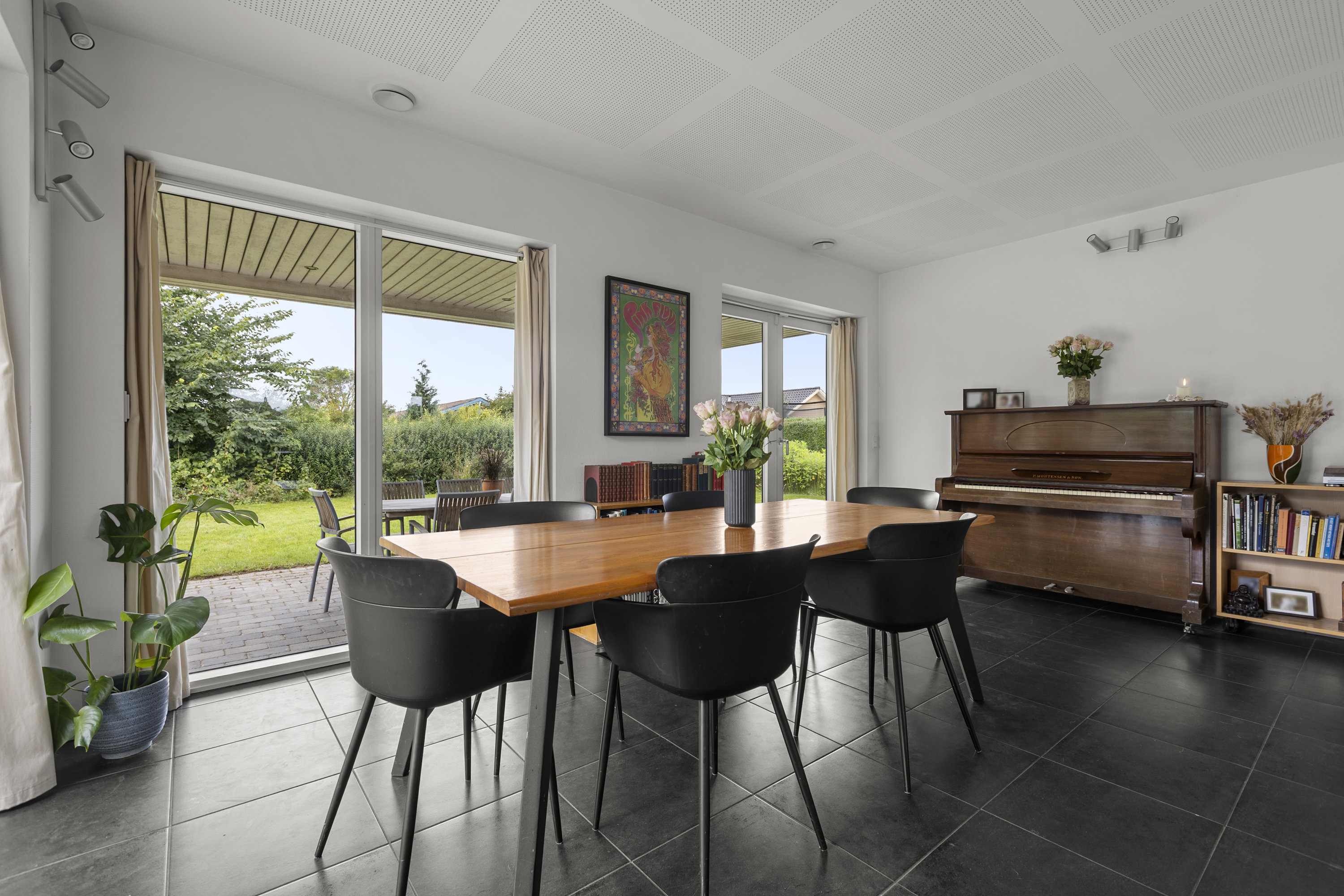 Fremhævet stue billede i fuldskærmstilstand. Billede af Kildevej 24, 4130 Viby Sjælland