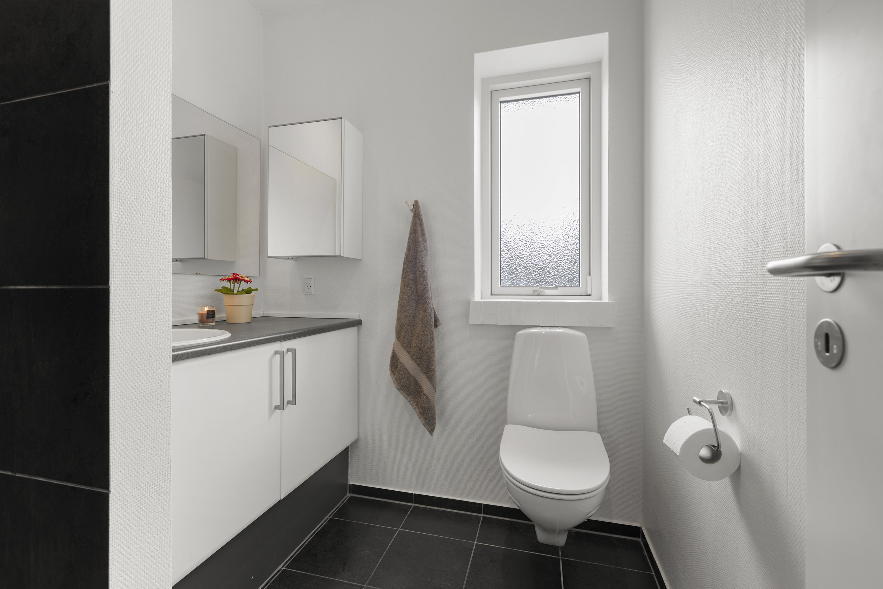 Fremhævet badeværelse billede i fuldskærmstilstand. Billede af Kildevej 24, 4130 Viby Sjælland