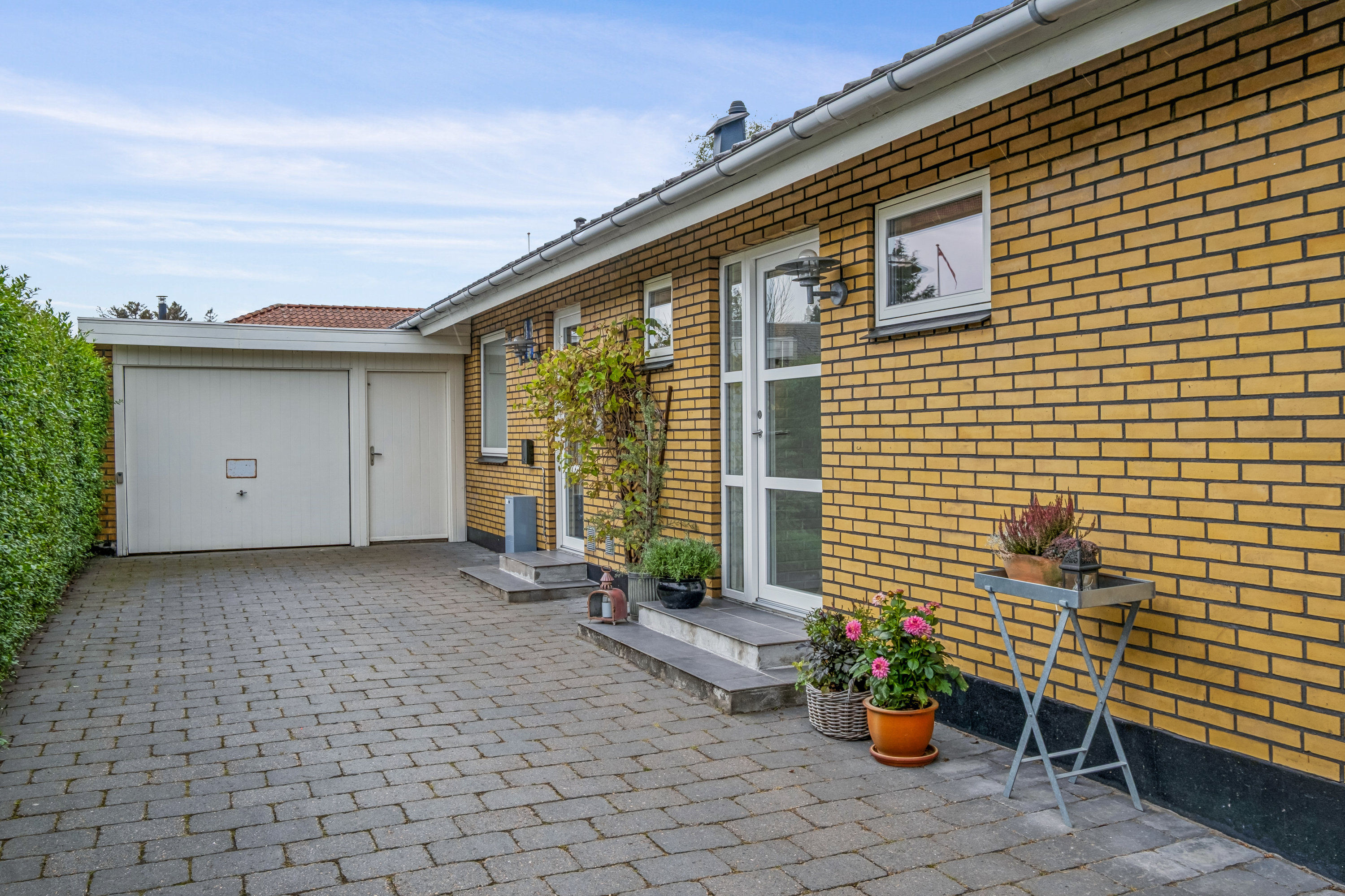 Miniaturebillede 1: indkørsel. Billede af Præstevænget 10, 8732 Hovedgård