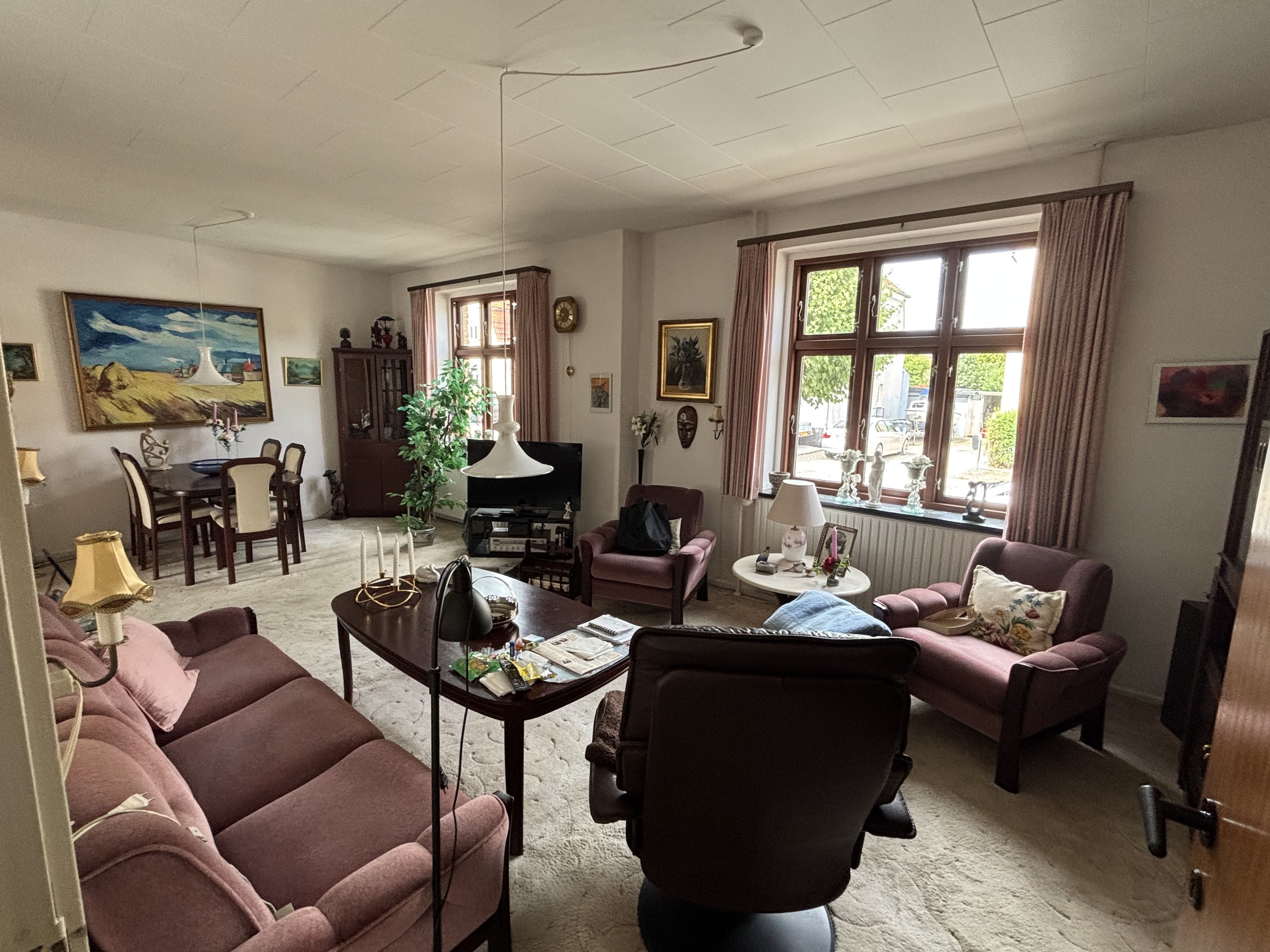 Fremhævet stue billede i fuldskærmstilstand. Billede af Skovsgårdsvej 1, 4900 Nakskov