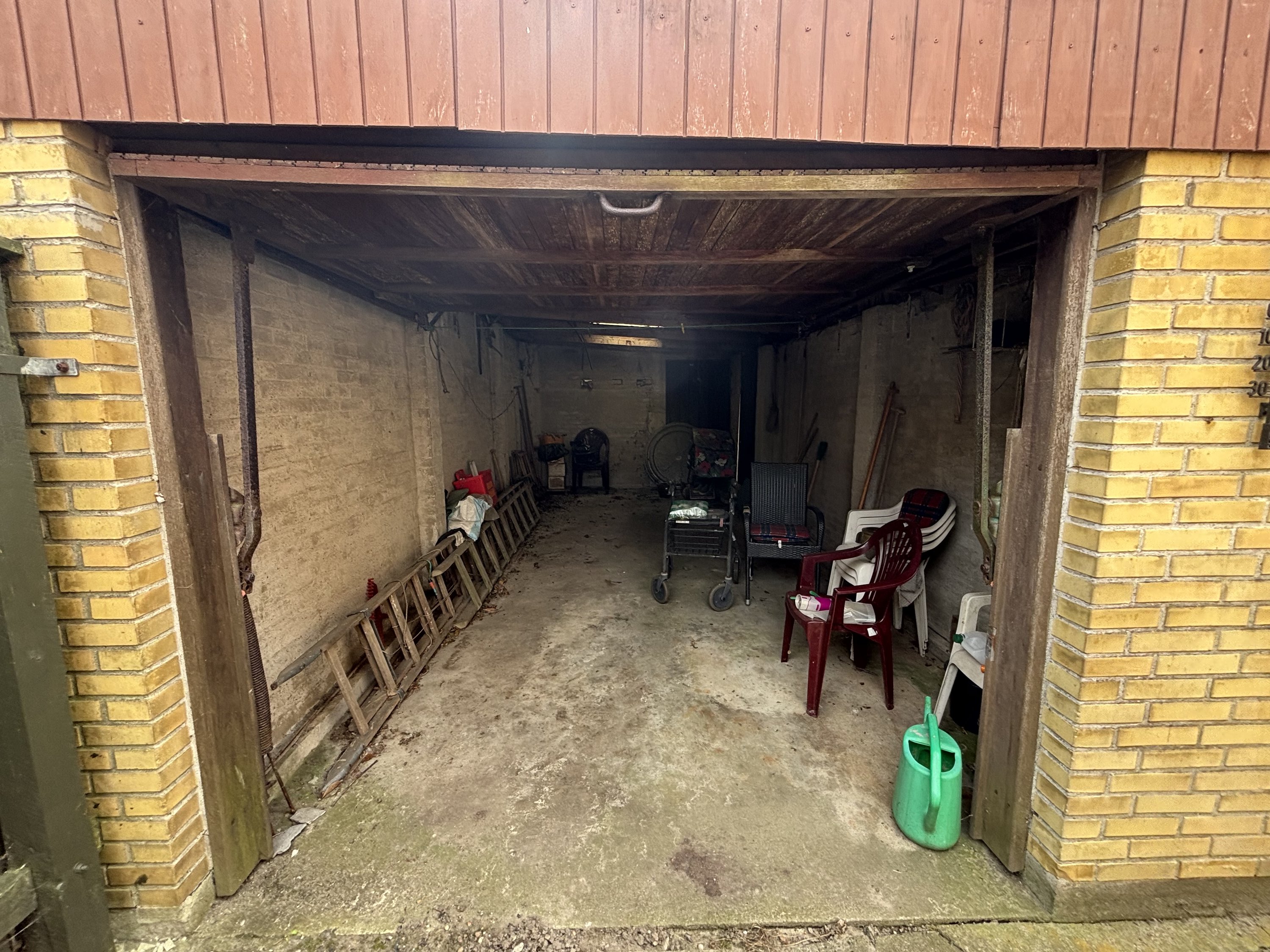 Fremhævet garage billede i fuldskærmstilstand. Billede af Skovsgårdsvej 1, 4900 Nakskov