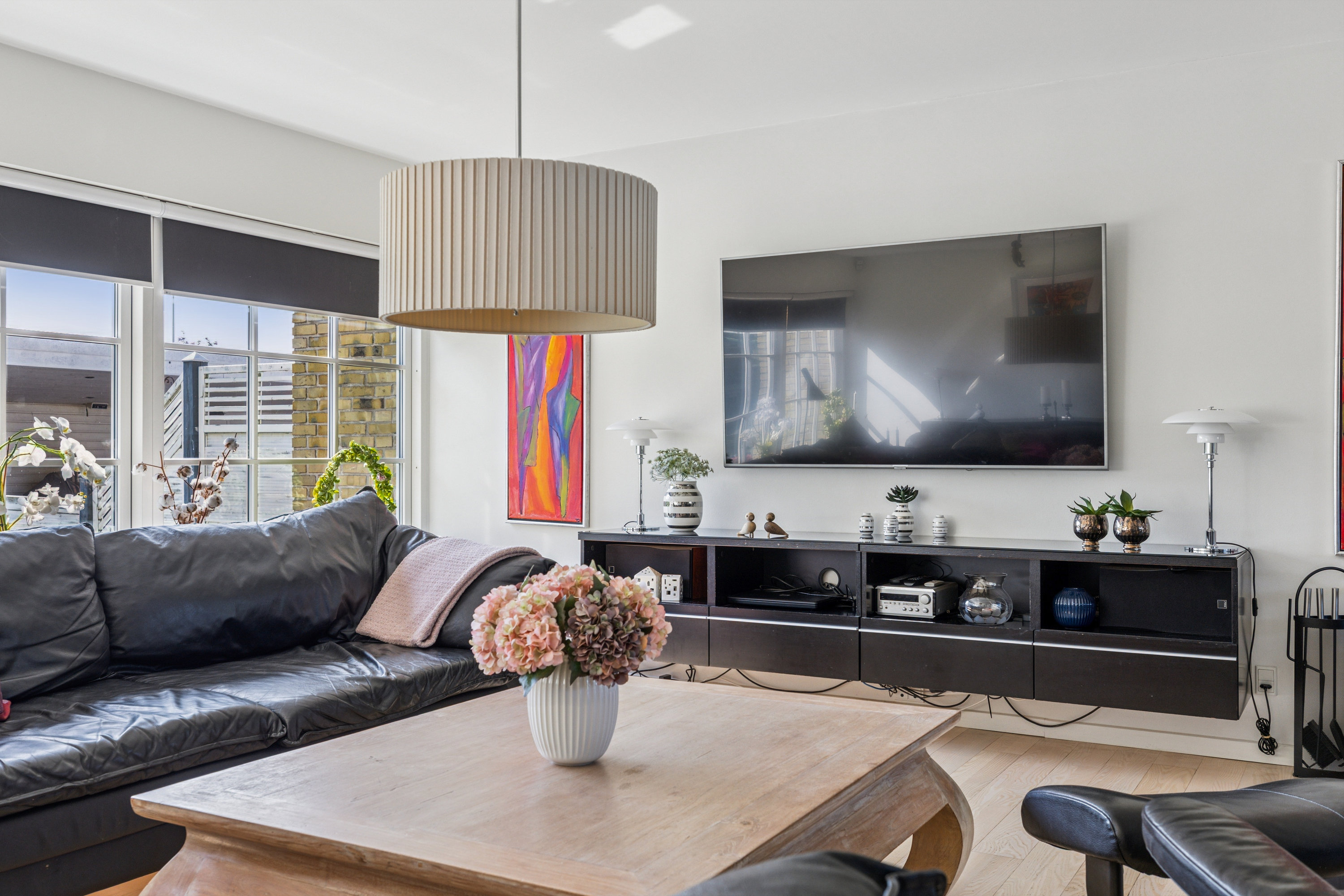 Fremhævet stue billede i fuldskærmstilstand. Billede af Bogensevej 103, Næsby, 5270 Odense N