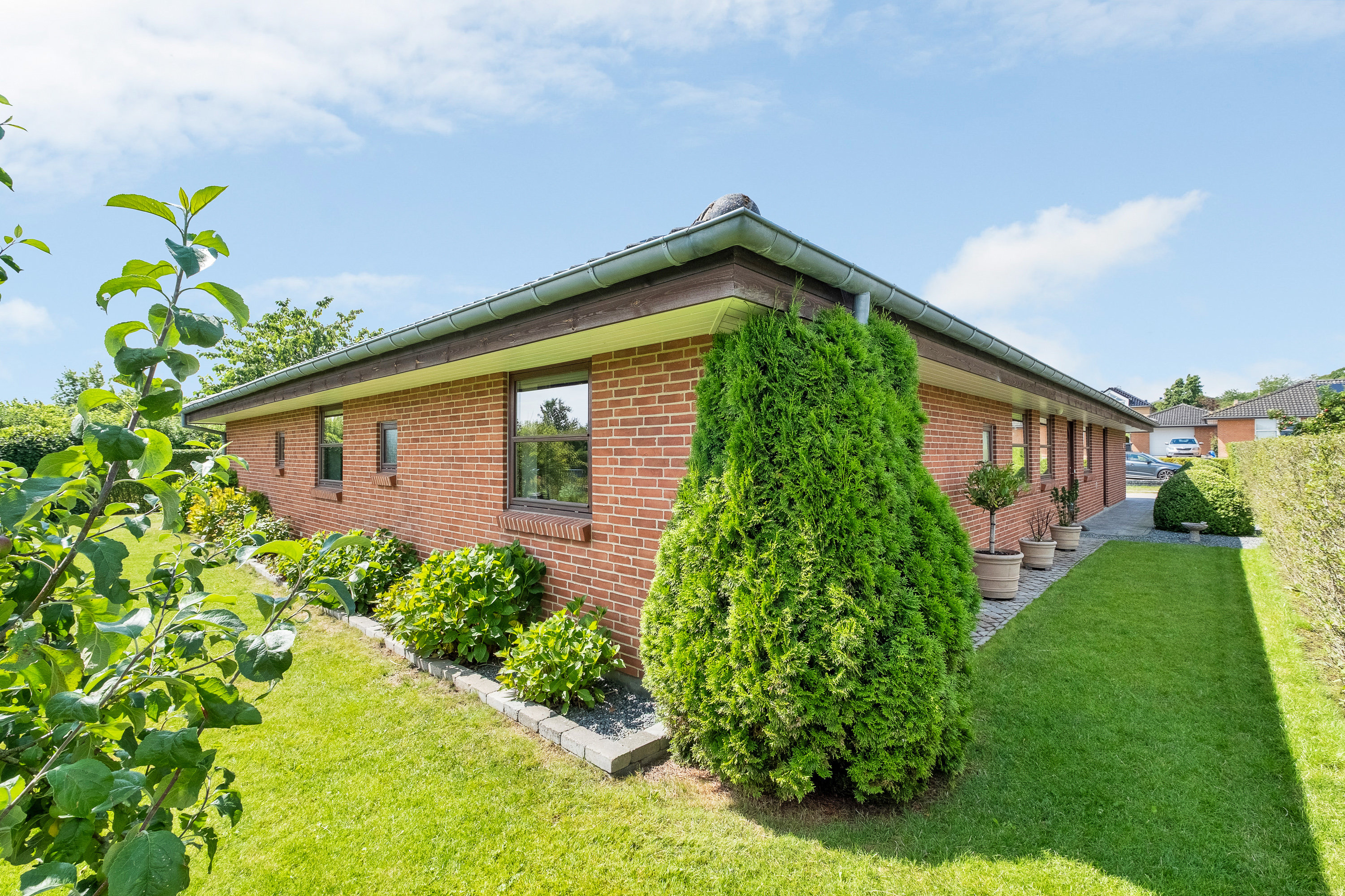 Fremhævet facade billede i fuldskærmstilstand. Billede af Blåbærhaven 47, 8520 Lystrup