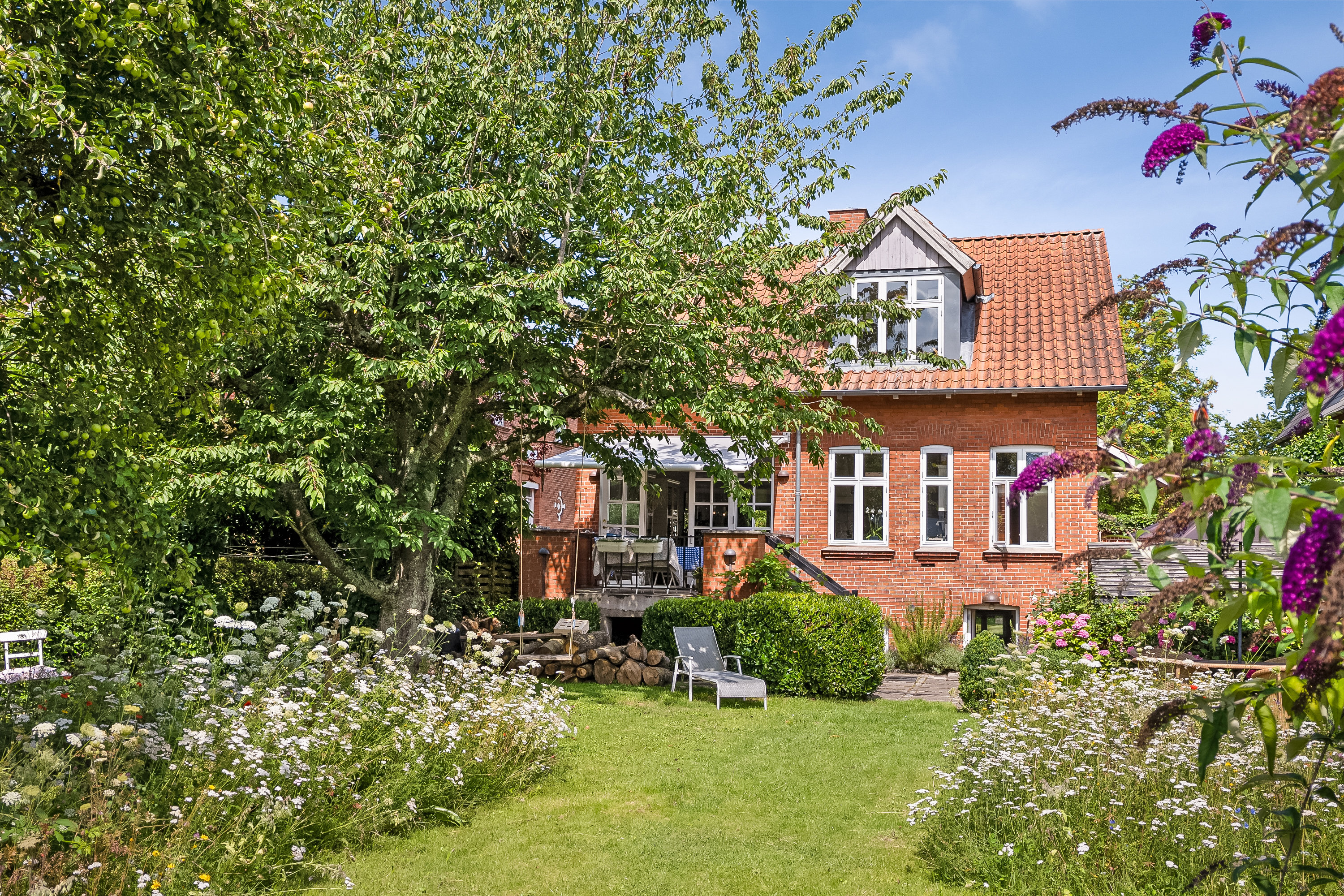 Miniaturebillede 2: facade. Billede af Kastanievej 8, 5230 Odense M