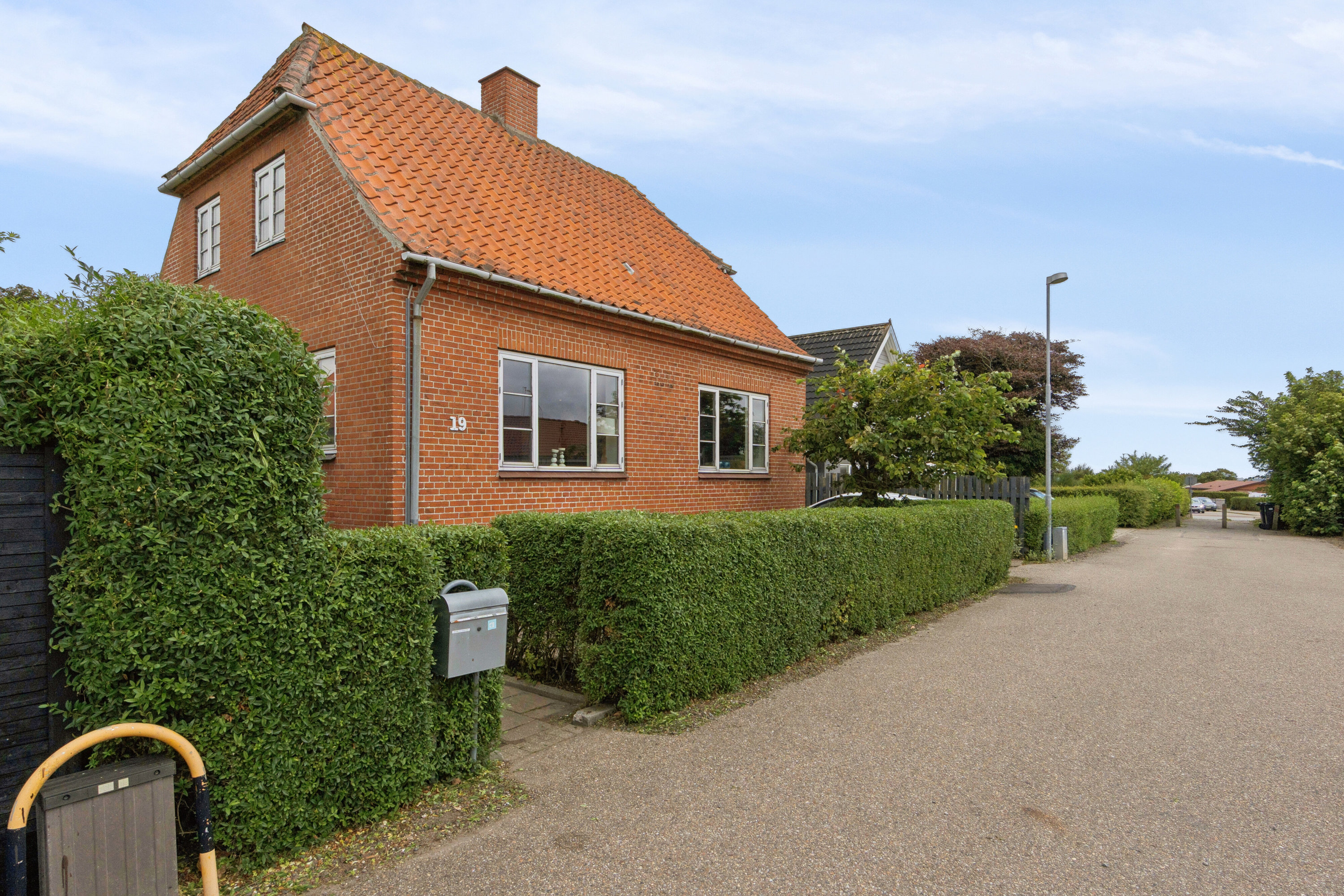 Villa: Set fra vejen på Solhøjvej 19, 7700 Thisted