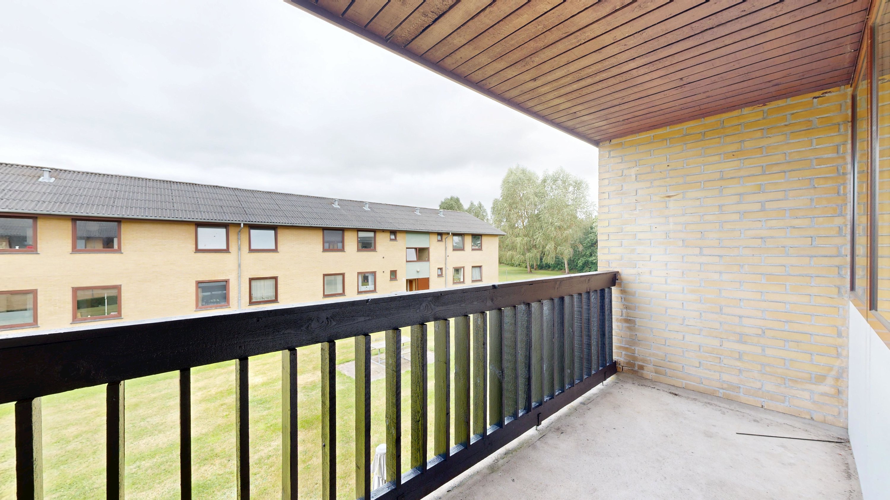 Fremhævet altan billede i fuldskærmstilstand. Billede af Eskebækparken 14, 1. th., 8660 Skanderborg