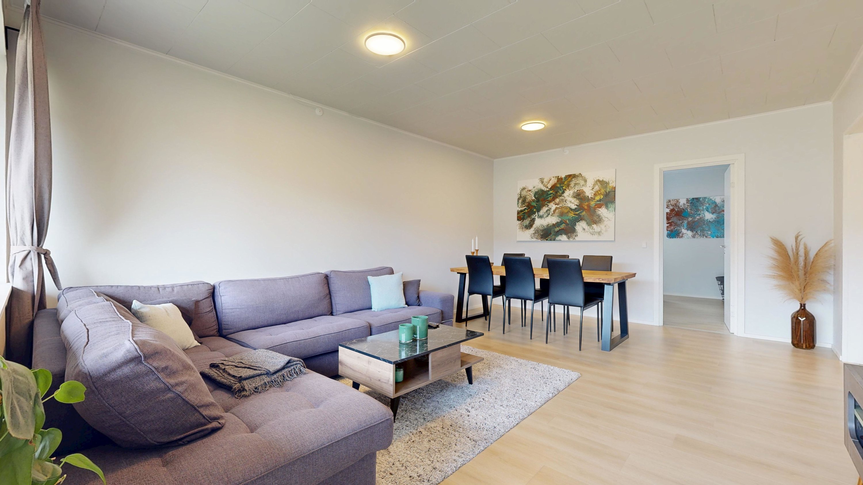 Fremhævet stue billede i fuldskærmstilstand. Billede af Eskebækparken 14, 1. th., 8660 Skanderborg