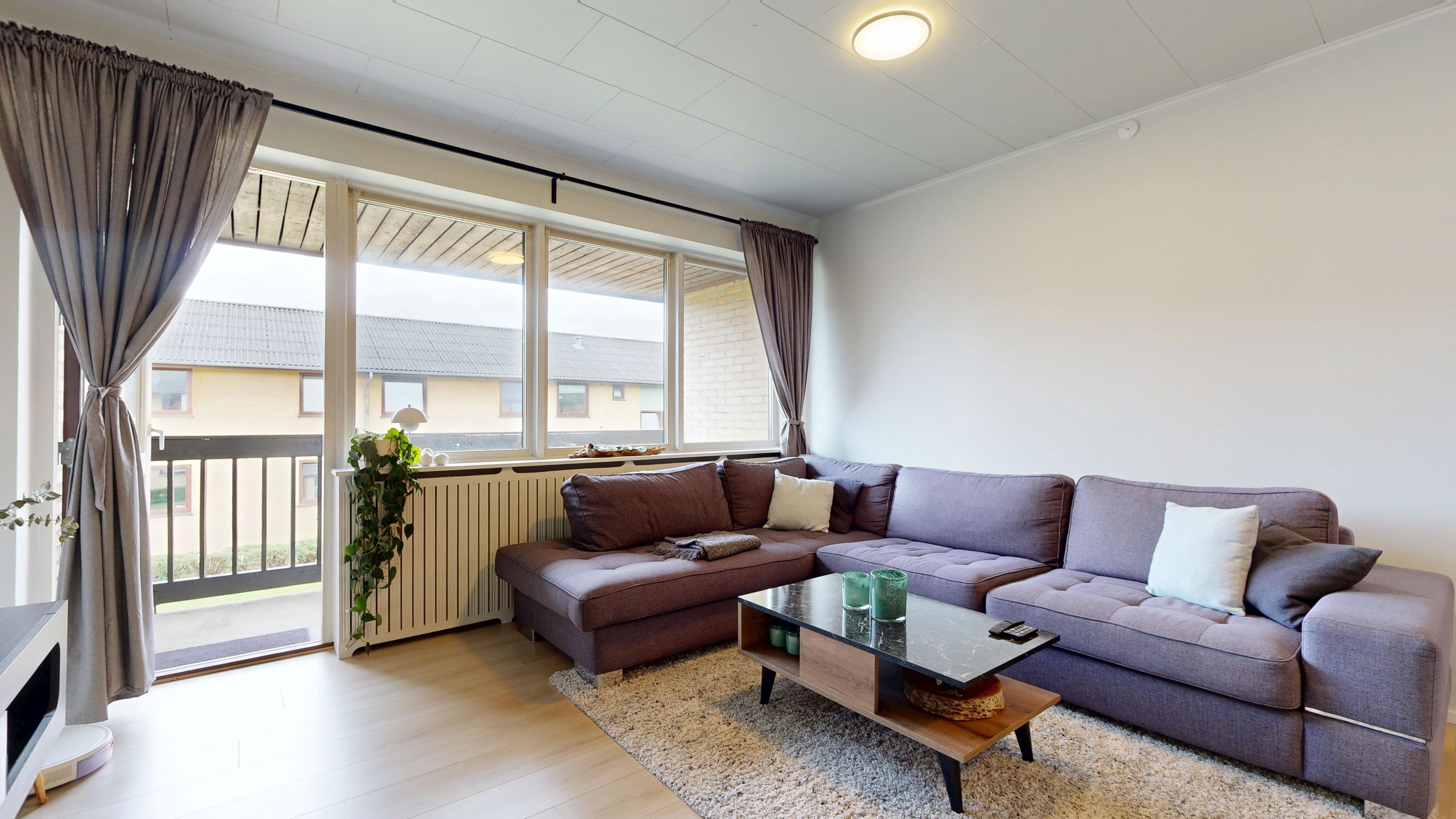 Fremhævet stue billede i fuldskærmstilstand. Billede af Eskebækparken 14, 1. th., 8660 Skanderborg