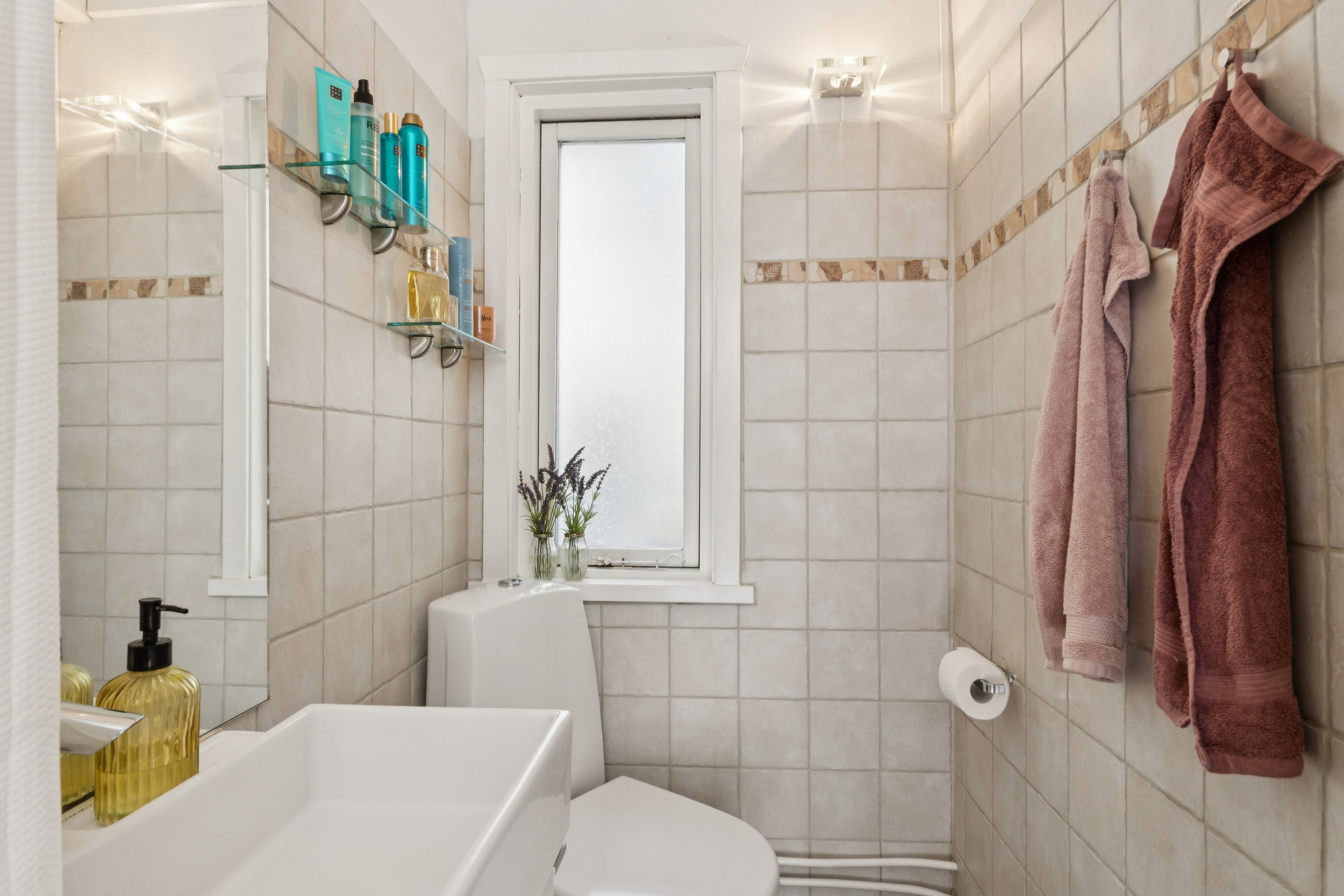 Fremhævet badeværelse billede i fuldskærmstilstand. Billede af Kettingevej 23, 2970 Hørsholm