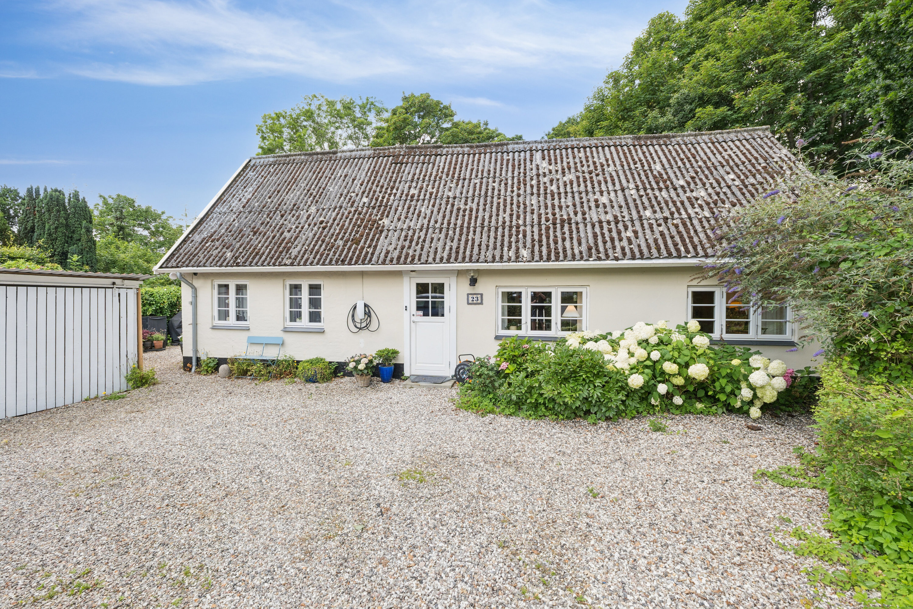 Fremhævet set fra haven billede i fuldskærmstilstand. Billede af Kettingevej 23, 2970 Hørsholm