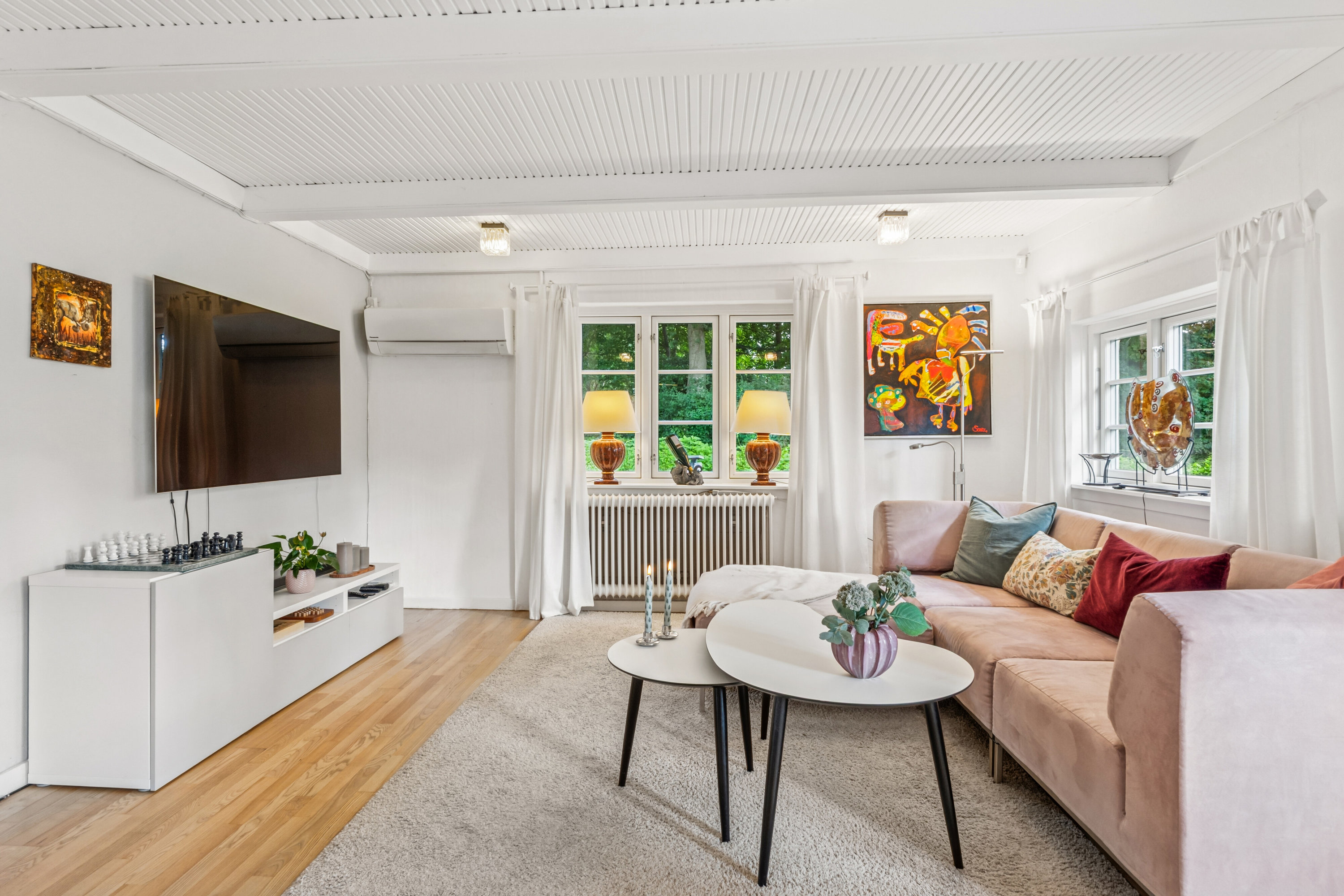 Fremhævet stue billede i fuldskærmstilstand. Billede af Kettingevej 23, 2970 Hørsholm