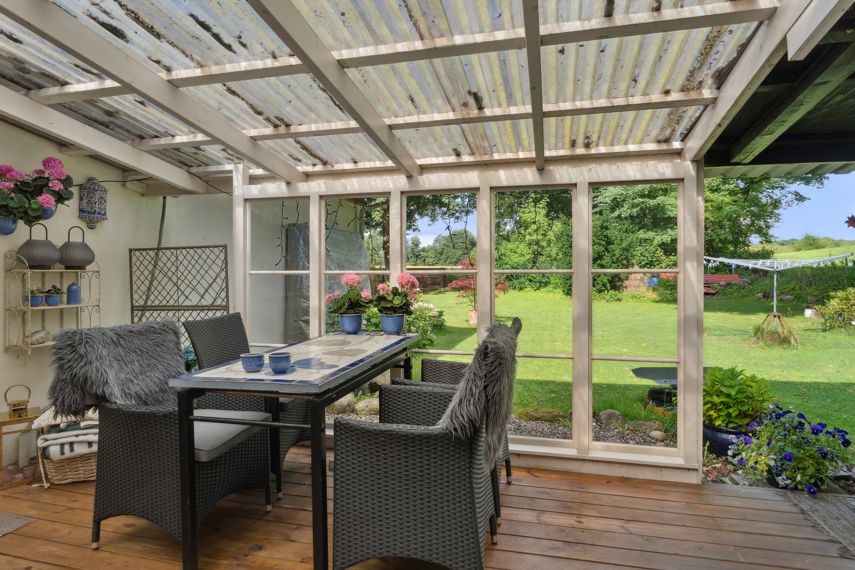 Fremhævet overdækket terrasse billede i fuldskærmstilstand. Billede af Kettingevej 23, 2970 Hørsholm