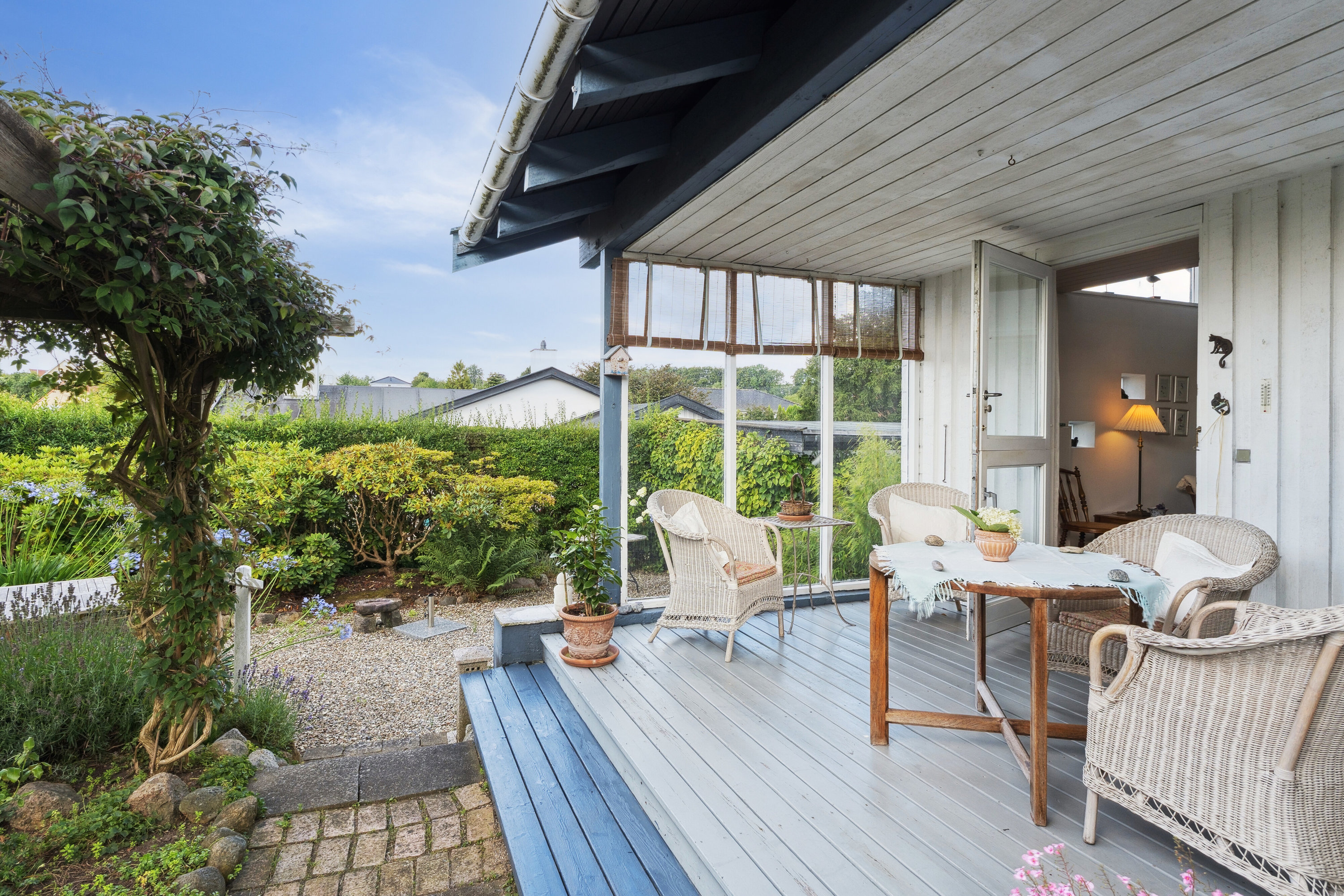 Fremhævet overdækket terrasse billede i fuldskærmstilstand. Billede af Sophienberg Vænge 23, 2960 Rungsted Kyst