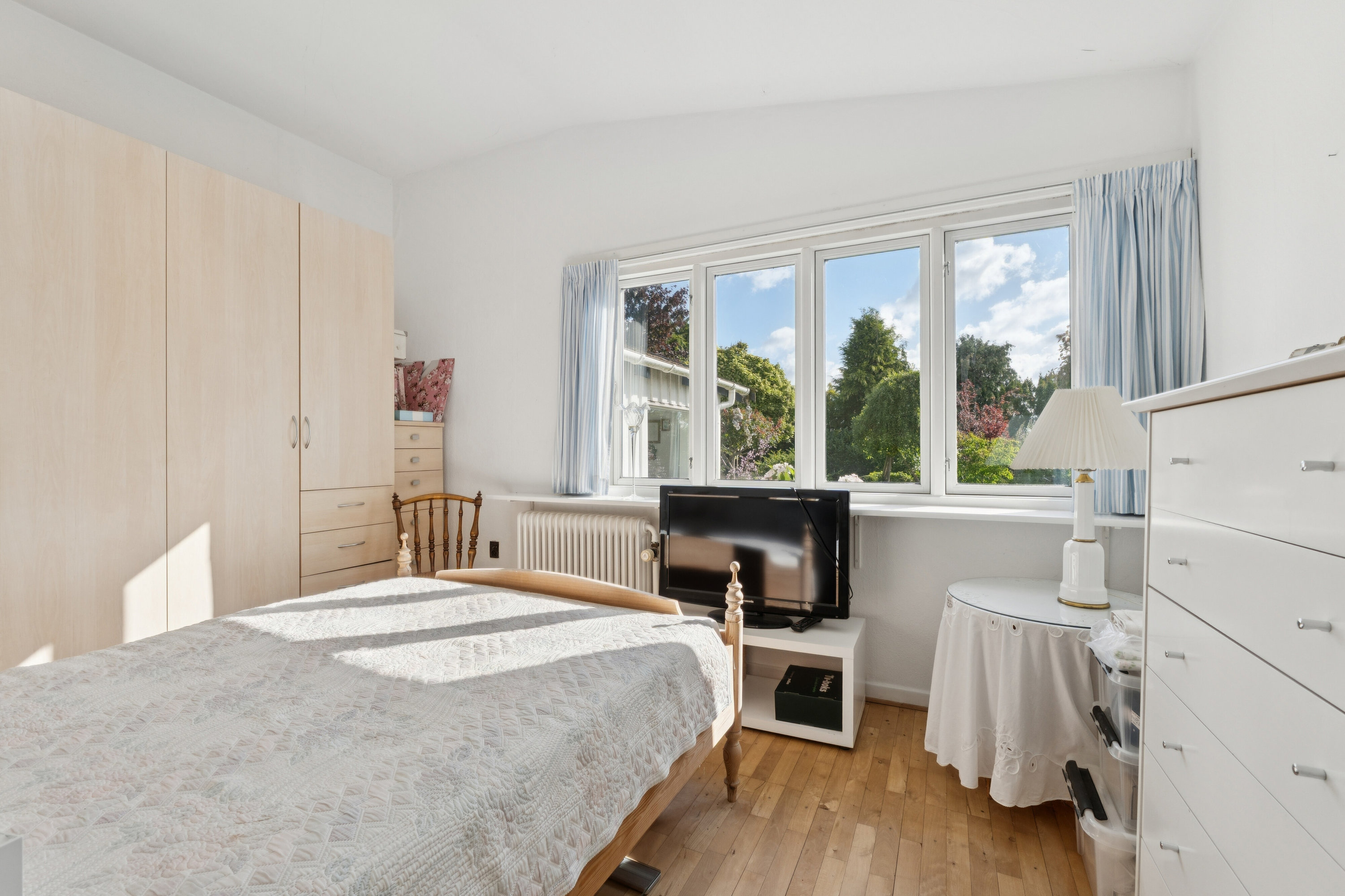 Fremhævet soveværelse billede i fuldskærmstilstand. Billede af Sophienberg Vænge 23, 2960 Rungsted Kyst