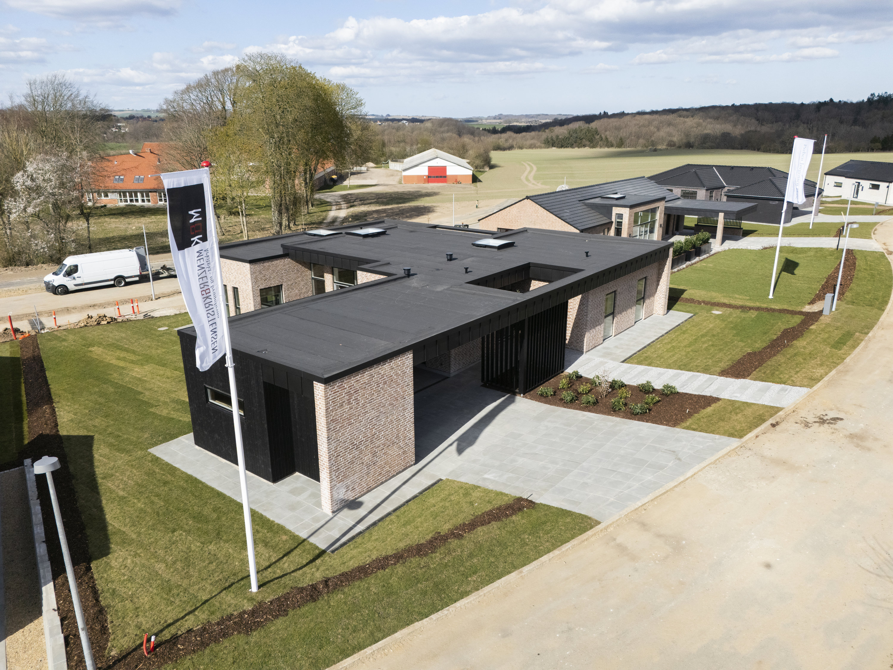 Fremhævet  billede i fuldskærmstilstand. Billede af Løvehalen 40, 8700 Horsens