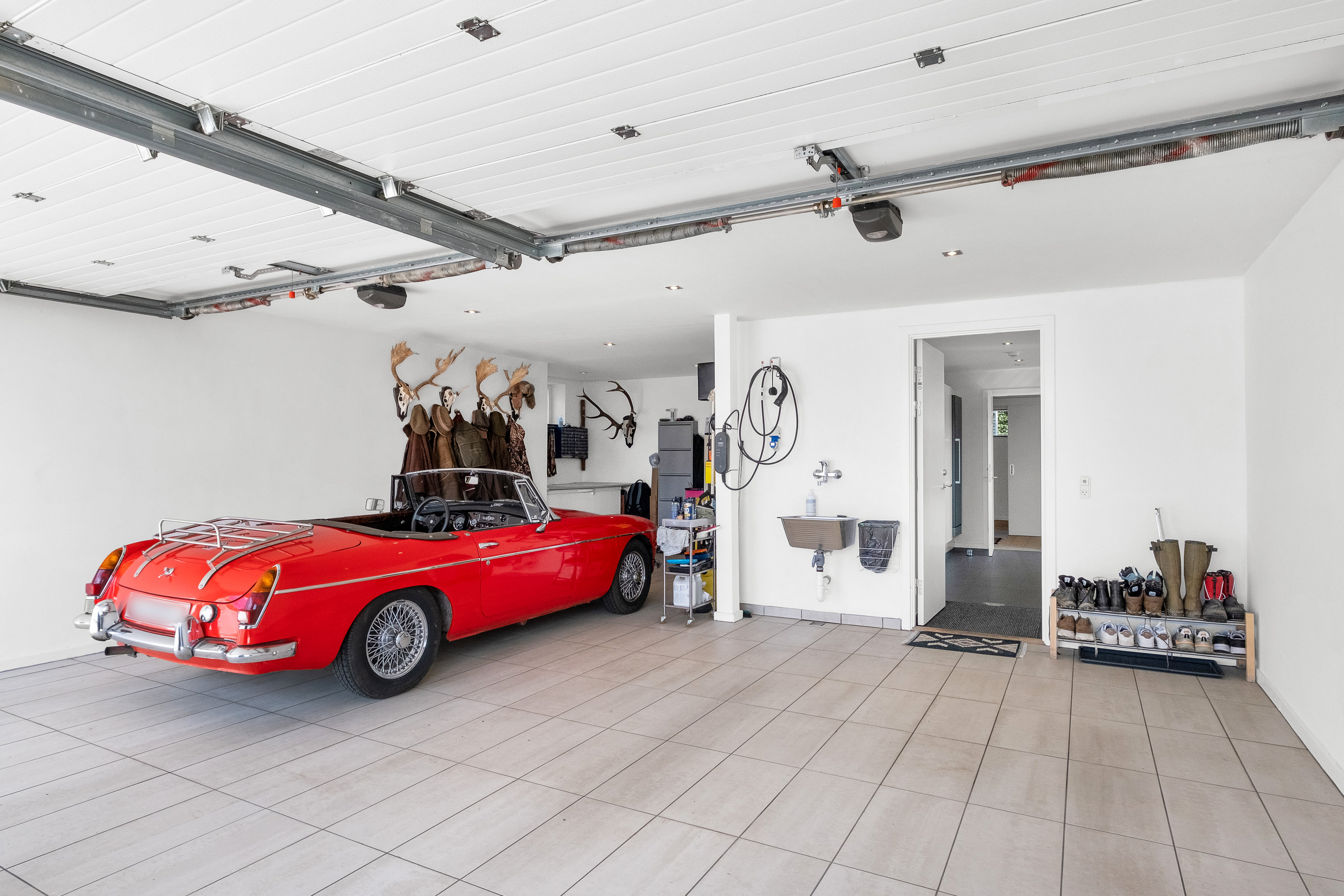 Fremhævet garage billede i fuldskærmstilstand. Billede af Elmehaven 93, 8520 Lystrup