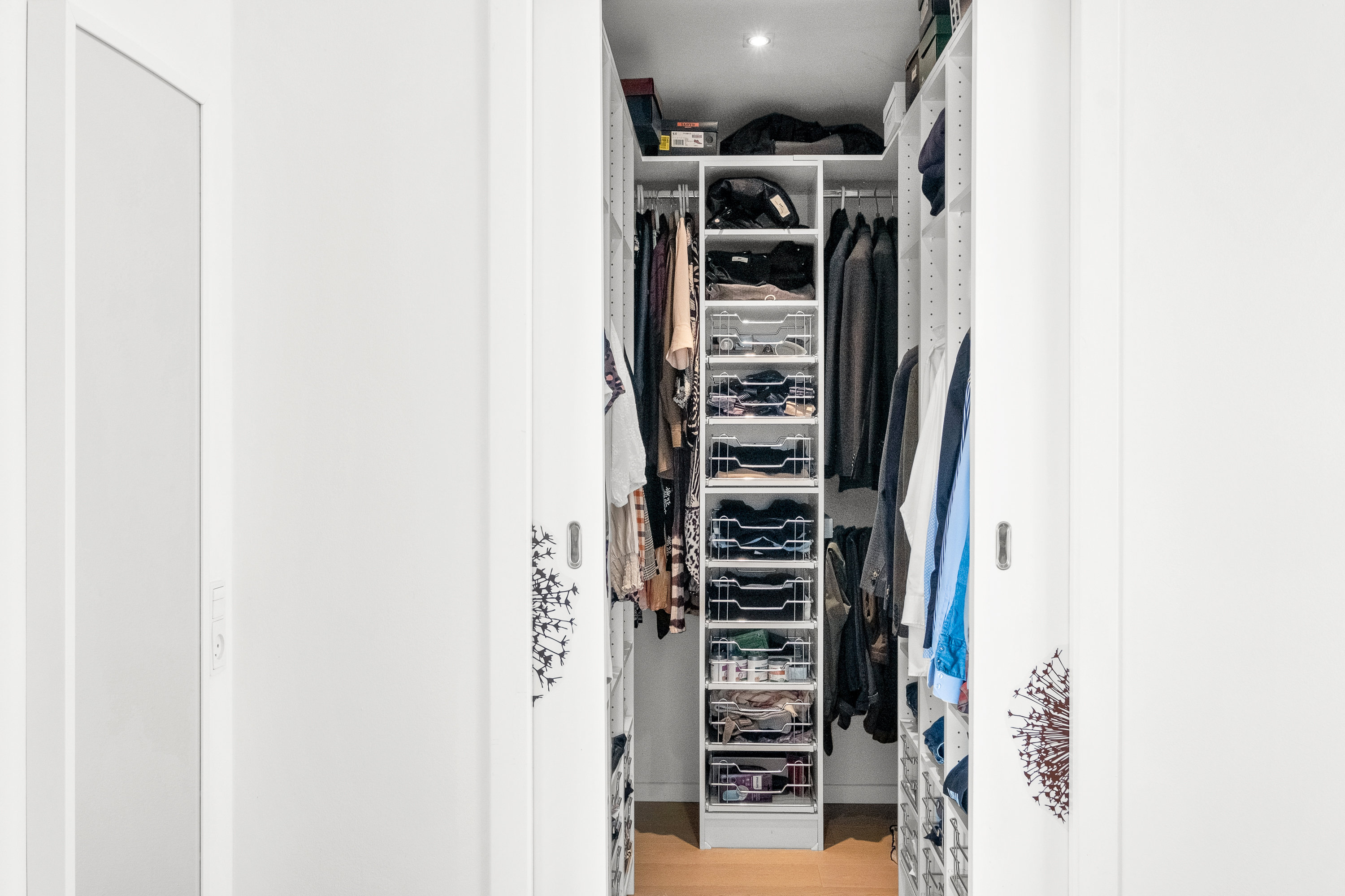 Fremhævet walkin closet billede i fuldskærmstilstand. Billede af Elmehaven 93, 8520 Lystrup