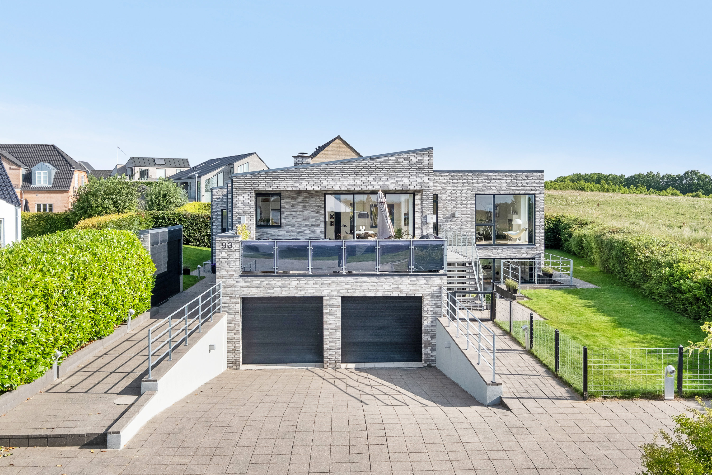 Fremhævet facade billede i fuldskærmstilstand. Billede af Elmehaven 93, 8520 Lystrup