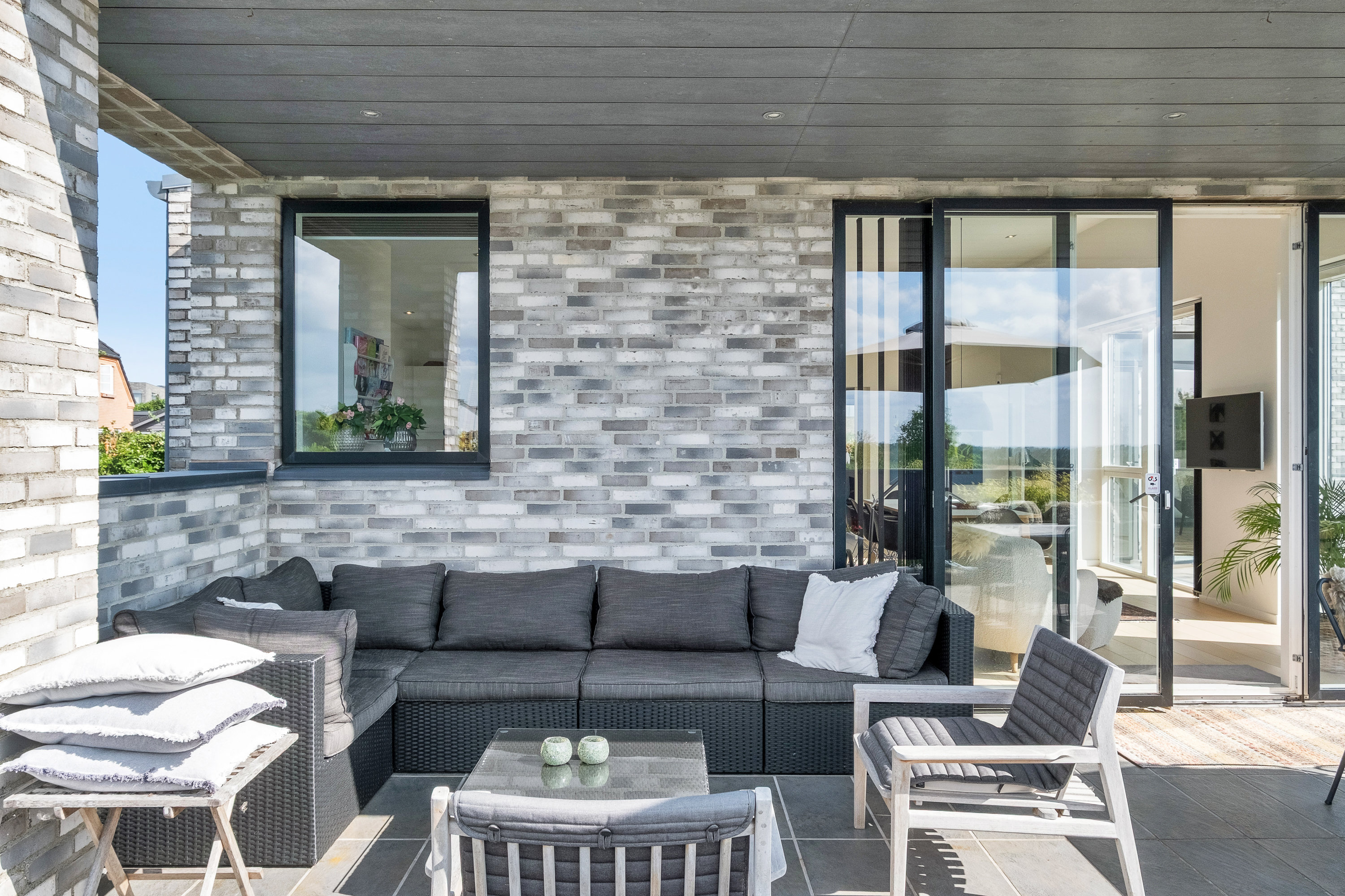 Fremhævet overdækket terrasse billede i fuldskærmstilstand. Billede af Elmehaven 93, 8520 Lystrup