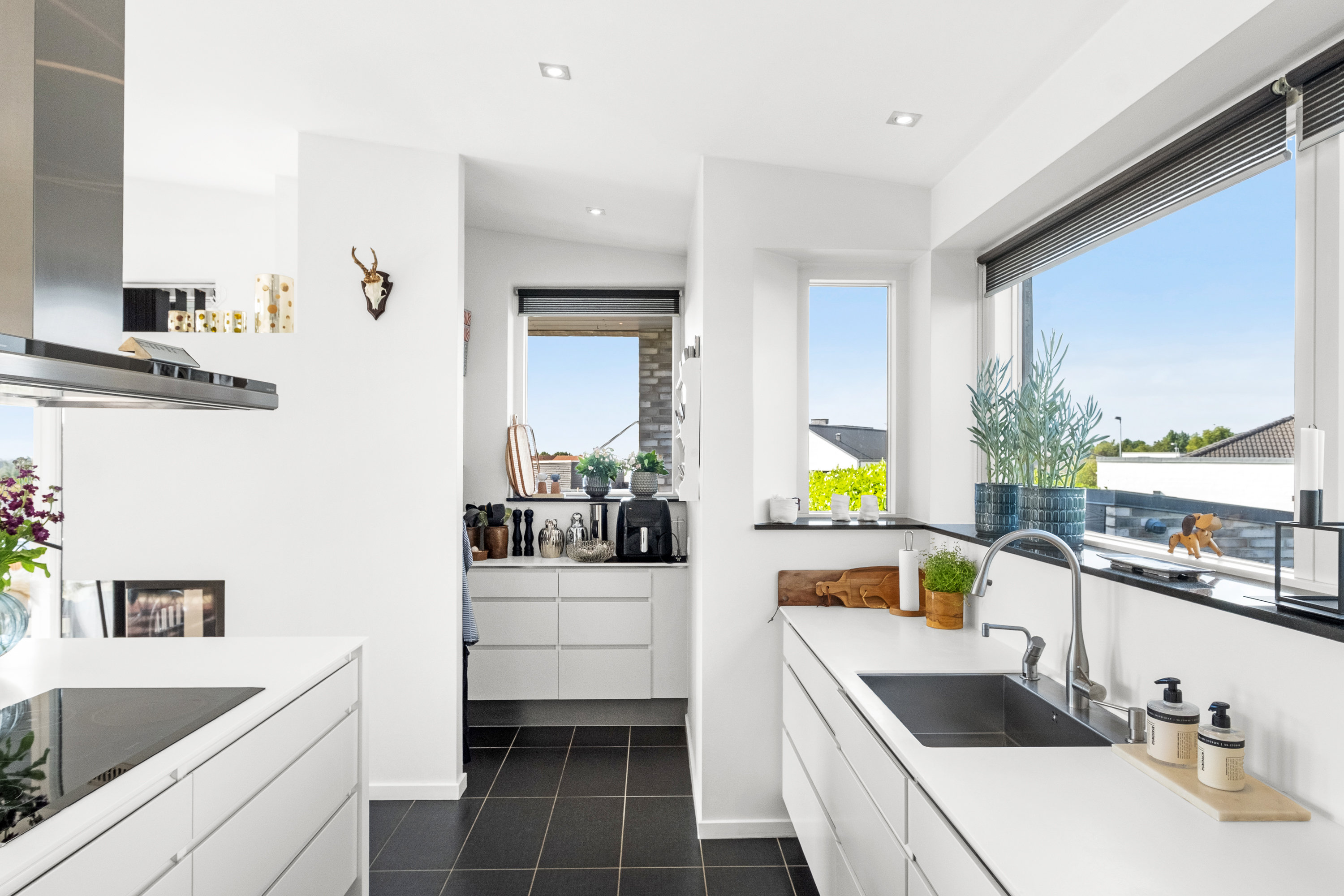 Fremhævet køkken alrum billede i fuldskærmstilstand. Billede af Elmehaven 93, 8520 Lystrup