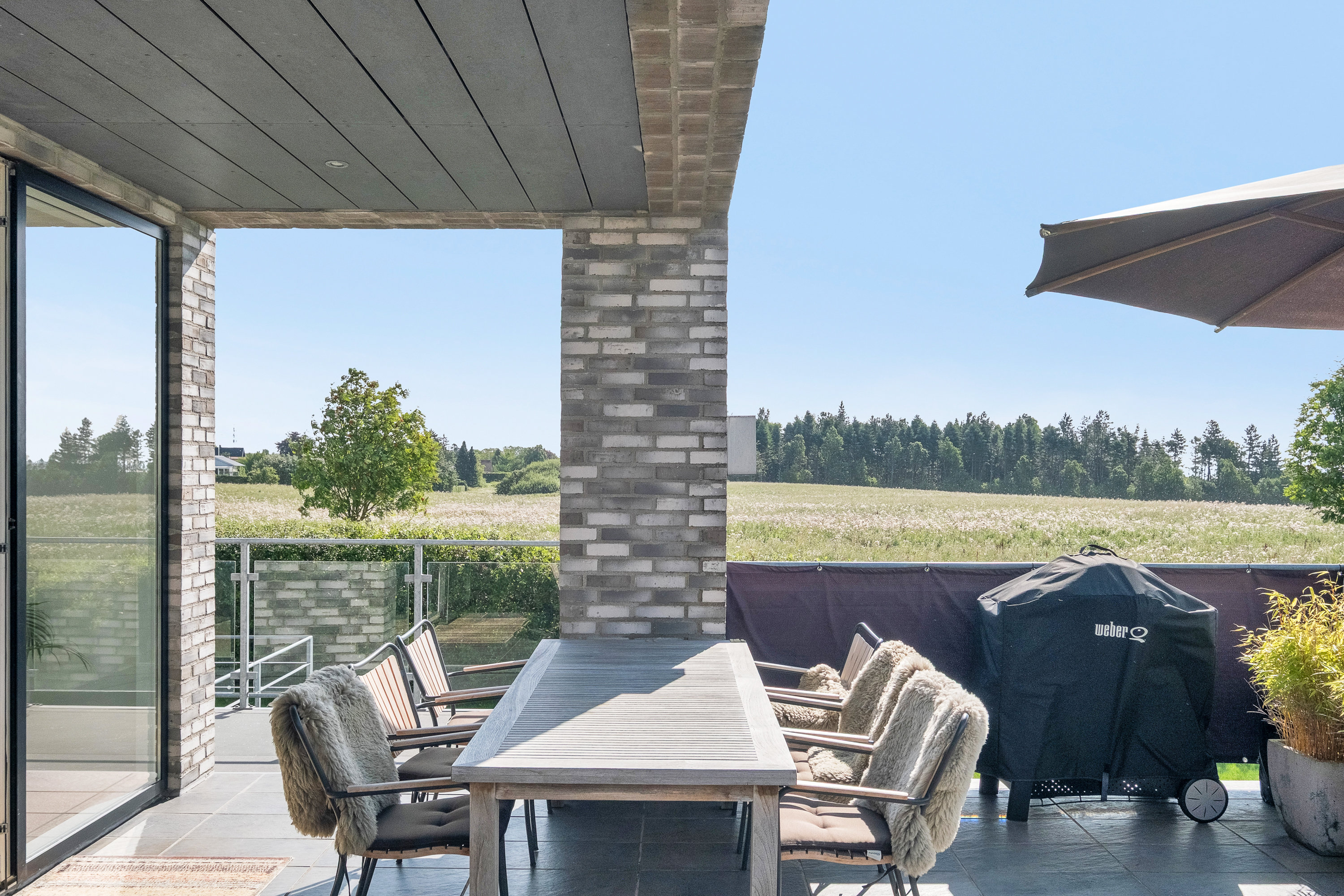 Fremhævet overdækket terrasse billede i fuldskærmstilstand. Billede af Elmehaven 93, 8520 Lystrup