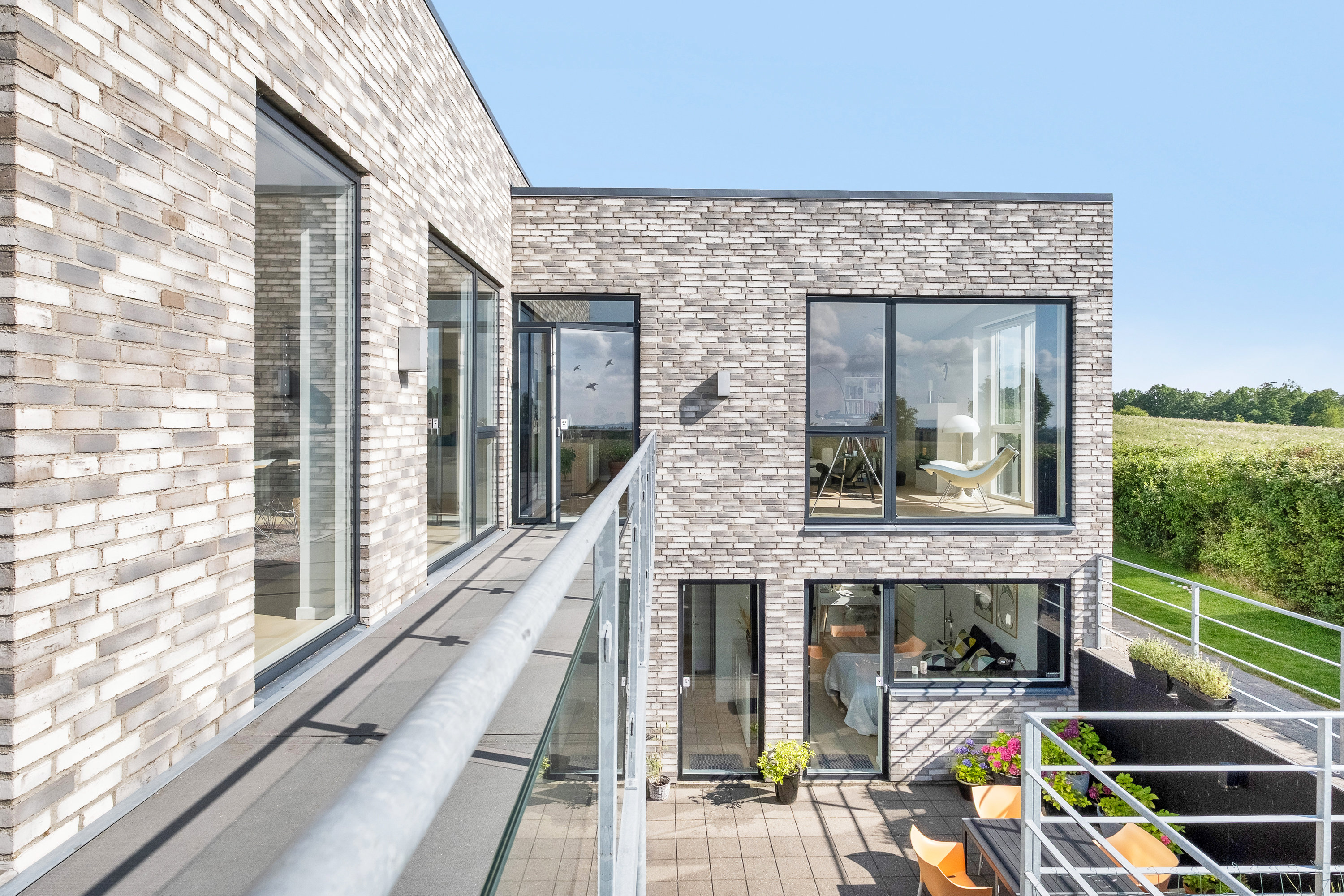 Fremhævet facade billede i fuldskærmstilstand. Billede af Elmehaven 93, 8520 Lystrup