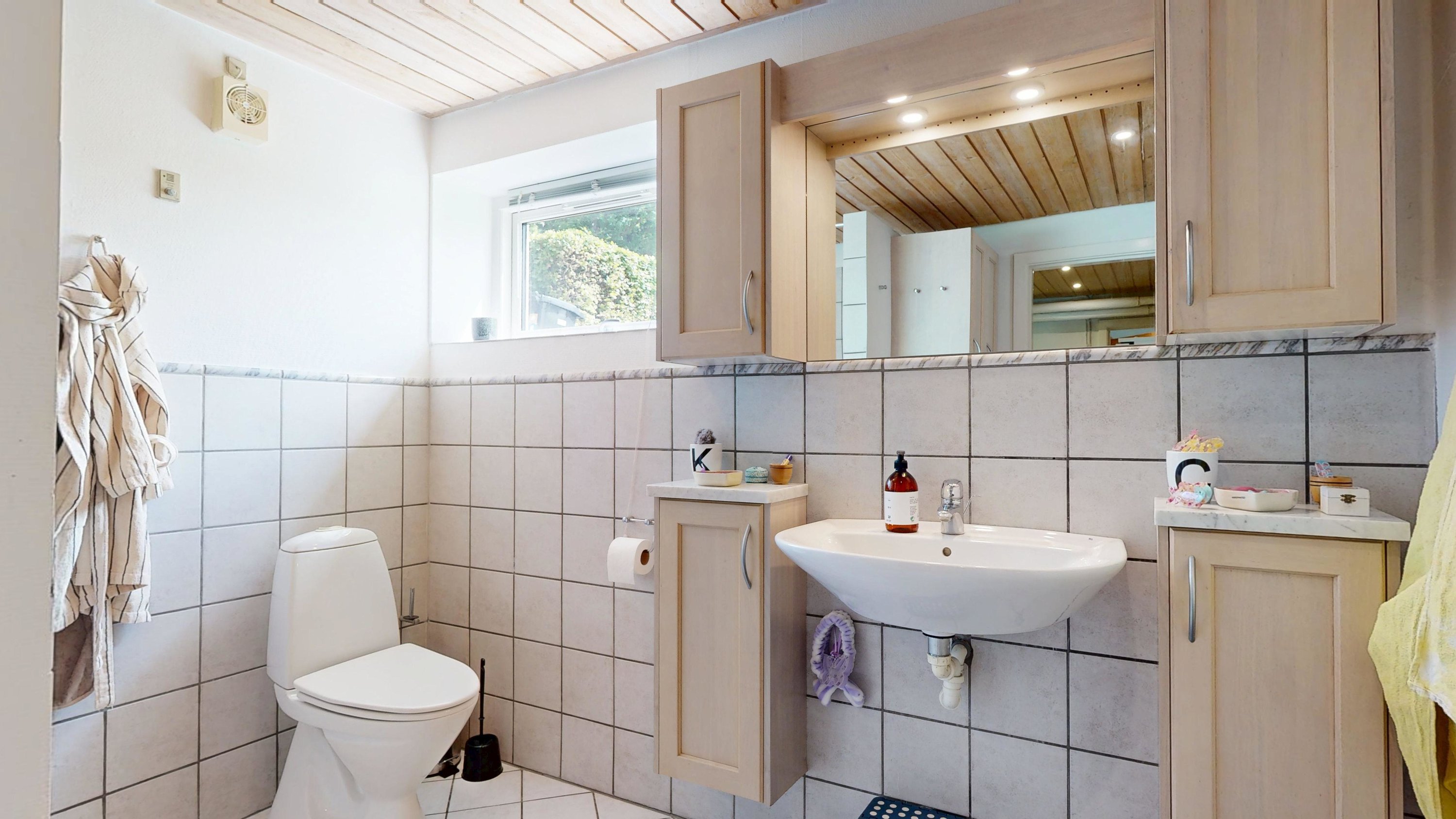 Fremhævet badeværelse billede i fuldskærmstilstand. Billede af Dollerupvej 176, 8800 Viborg