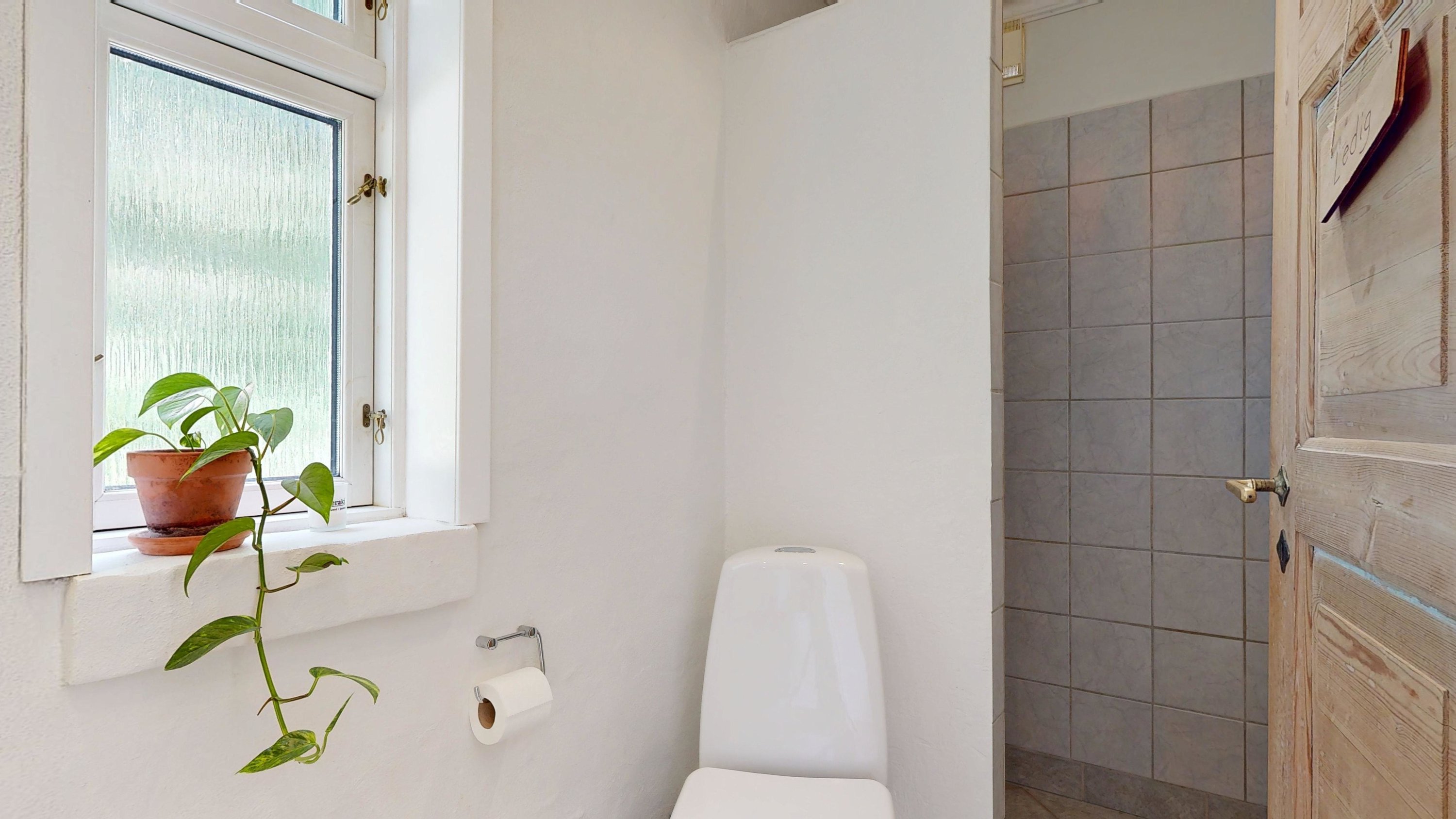 Fremhævet badeværelse billede i fuldskærmstilstand. Billede af Dollerupvej 176, 8800 Viborg