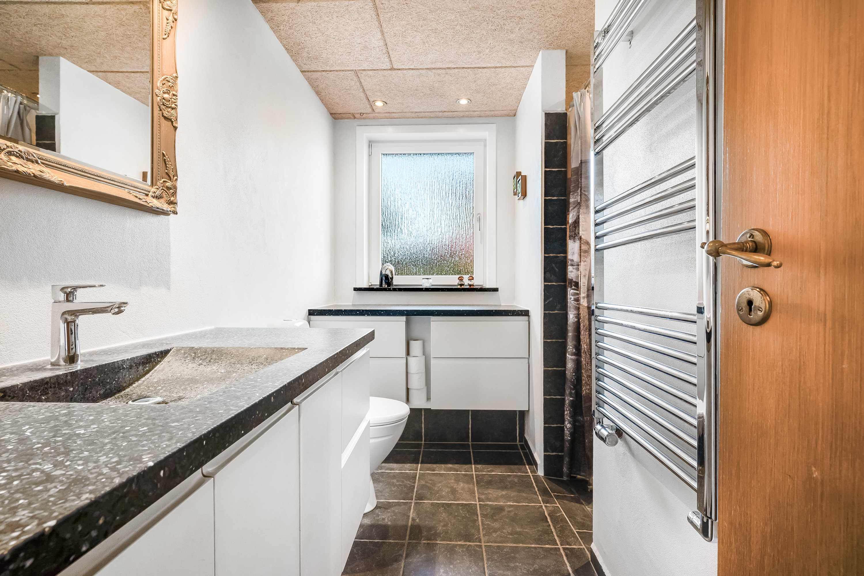 Fremhævet badeværelse billede i fuldskærmstilstand. Billede af Bymarken 8, Sdr. Nissum, 6990 Ulfborg