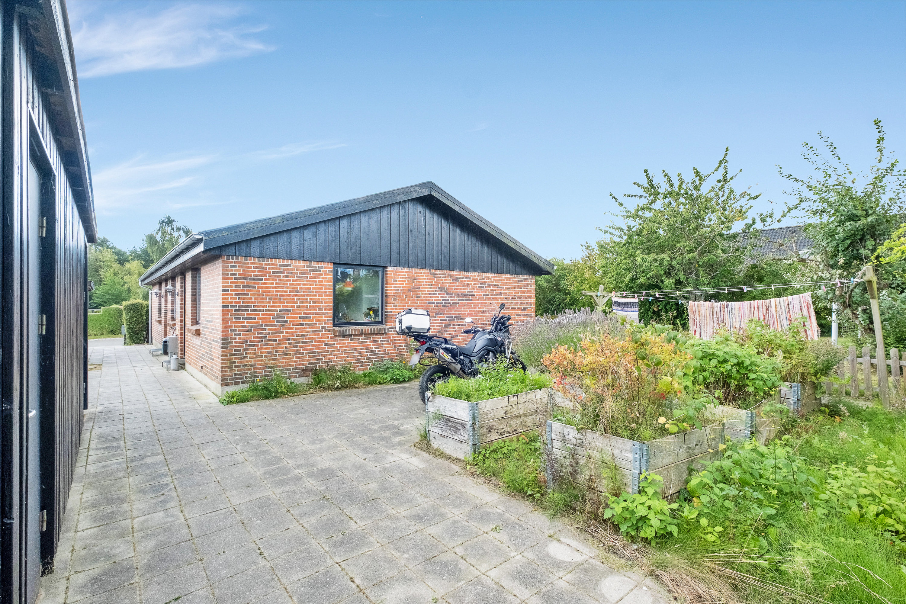 Fremhævet facade billede i fuldskærmstilstand. Billede af Brombærhaven 60, 8520 Lystrup