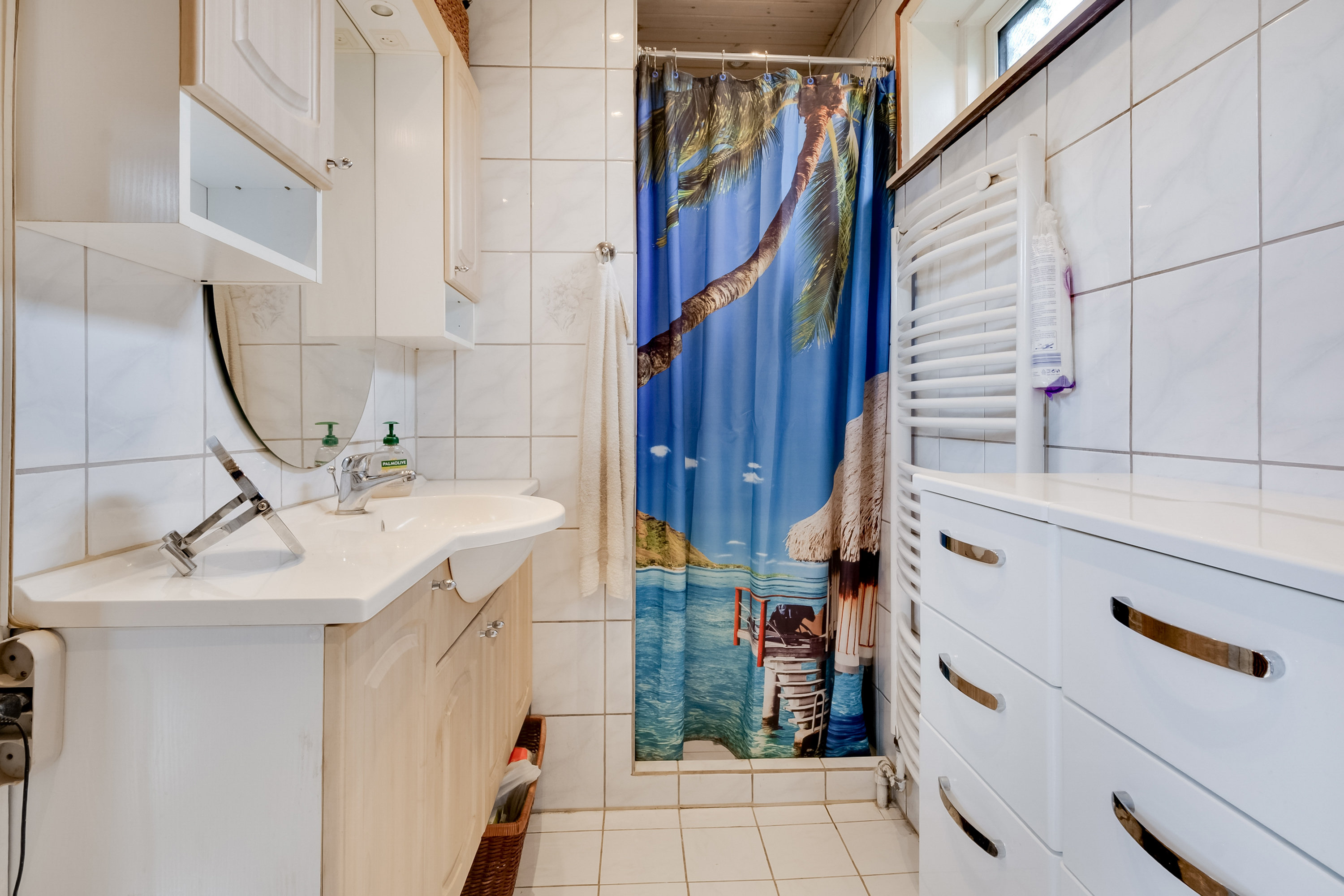 Fremhævet badeværelse billede i fuldskærmstilstand. Billede af Rosenvænget 4, 5500 Middelfart