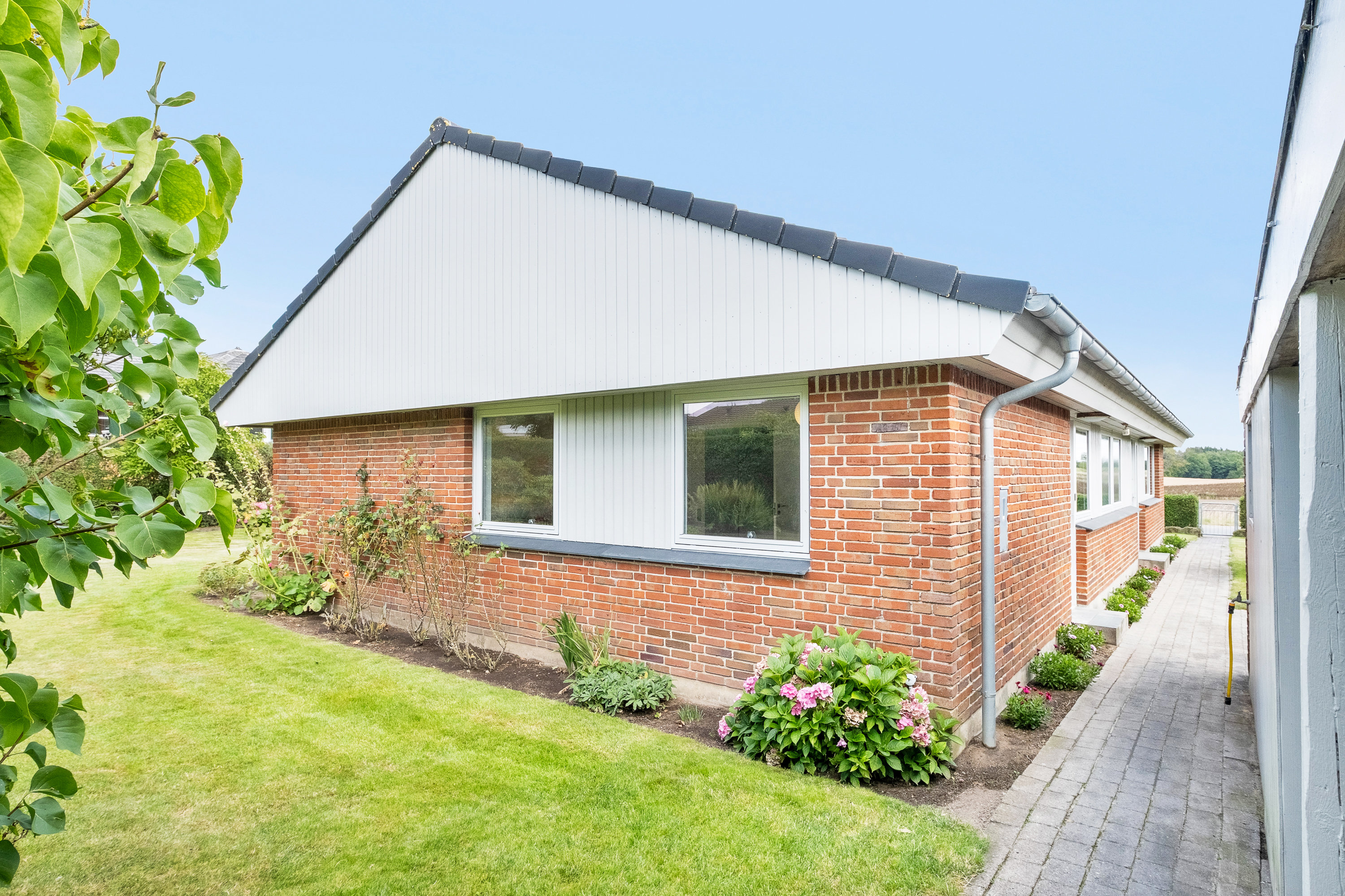 Fremhævet facade billede i fuldskærmstilstand. Billede af Stokbrovej 47, Elev, 8520 Lystrup