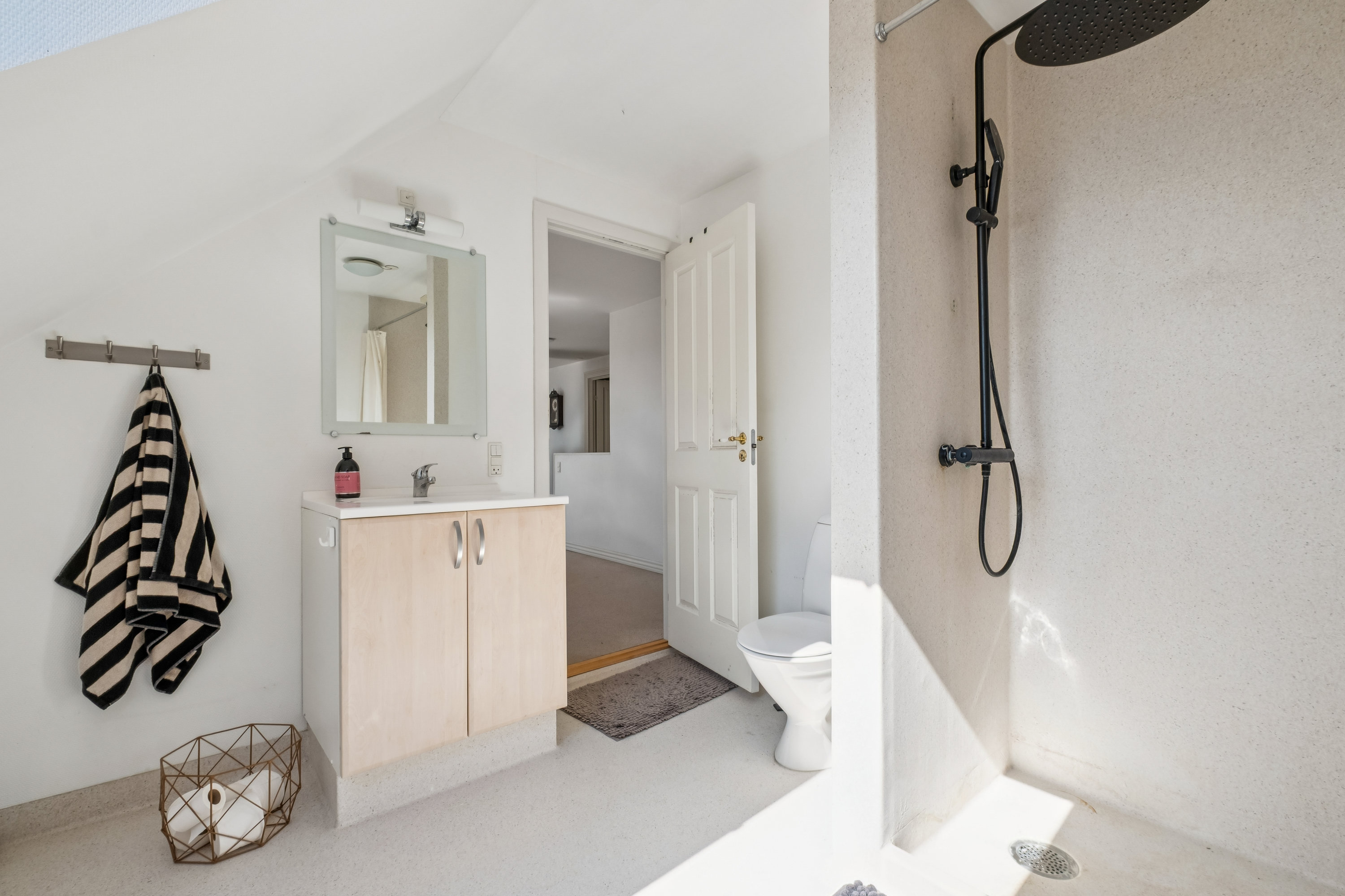 Fremhævet badeværelse billede i fuldskærmstilstand. Billede af Skovlyvej 12, Elling, 8751 Gedved