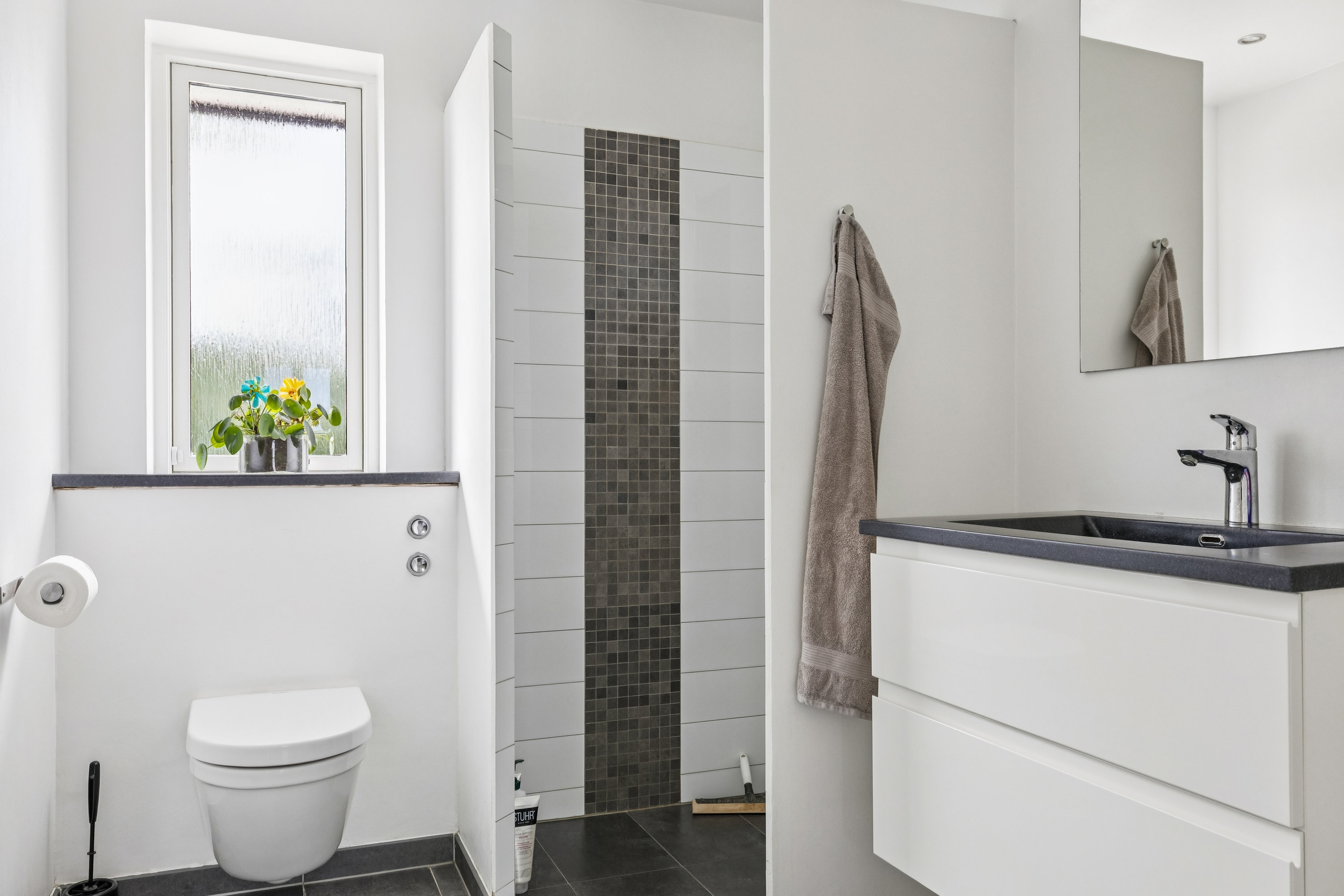 Fremhævet badeværelse billede i fuldskærmstilstand. Billede af Lumbyvej 52, 5792 Årslev