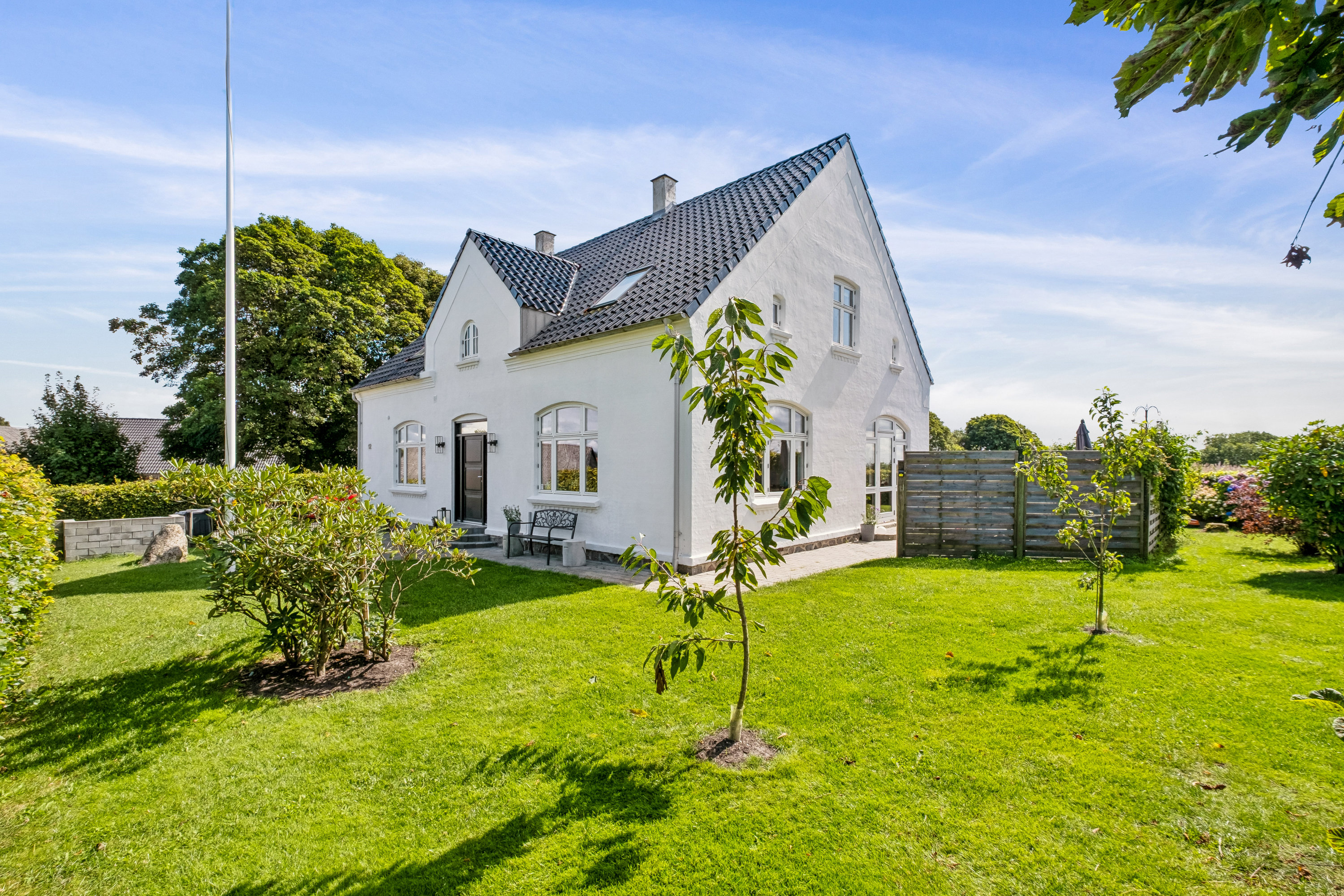 Miniaturebillede 1: ejendom set fra haven. Billede af Skovlyvej 12, Elling, 8751 Gedved